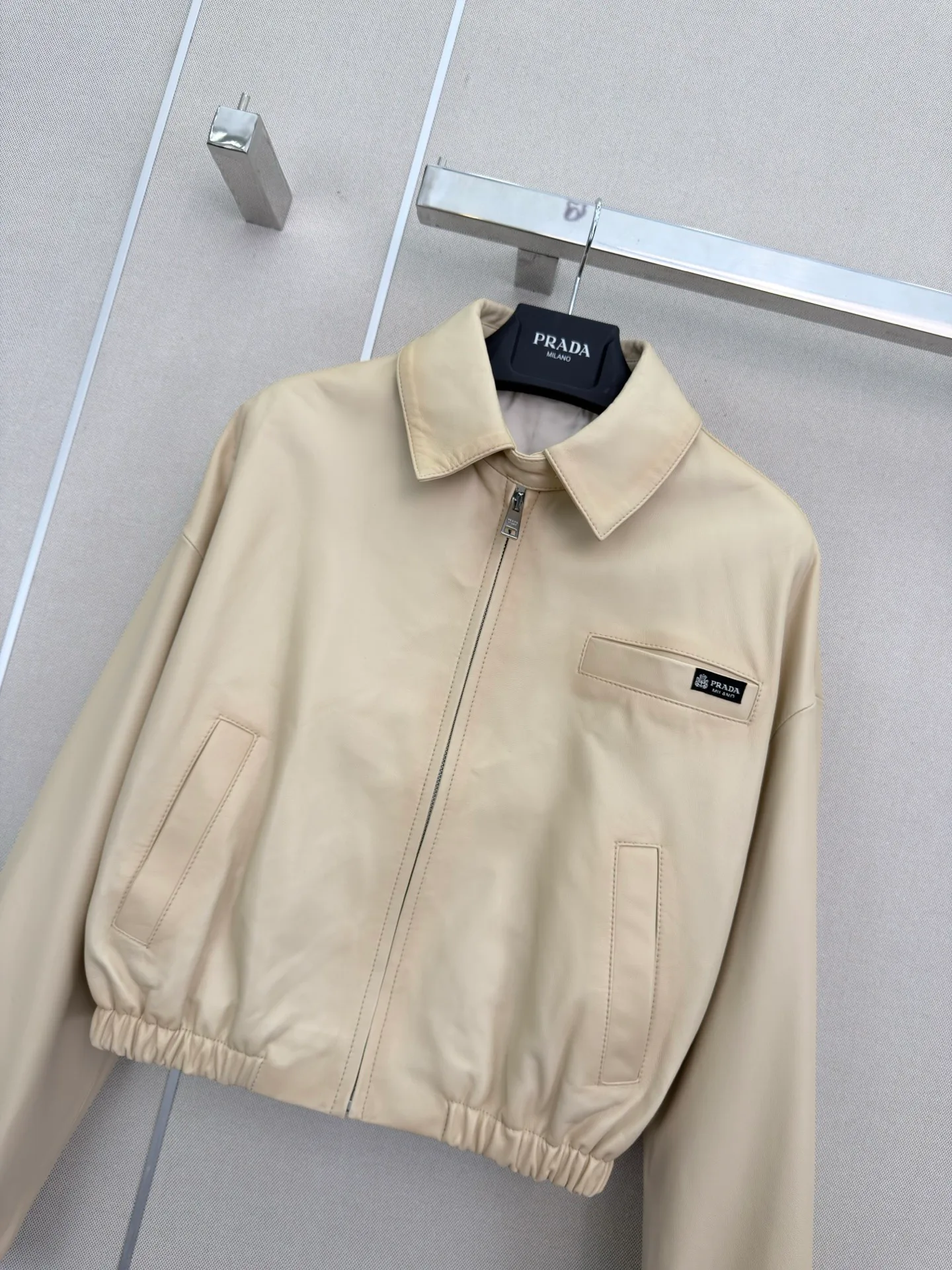 Кожаные Куртки И Дублёнки Женские Prada 18173057