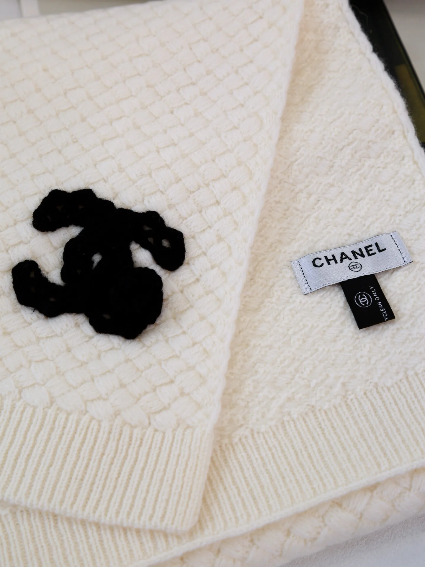 Шарфы Chanel 18427047