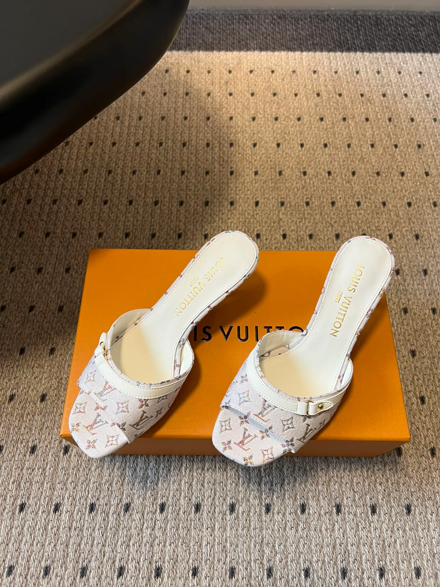 Босоножки Женские Louis Vuitton 11755093