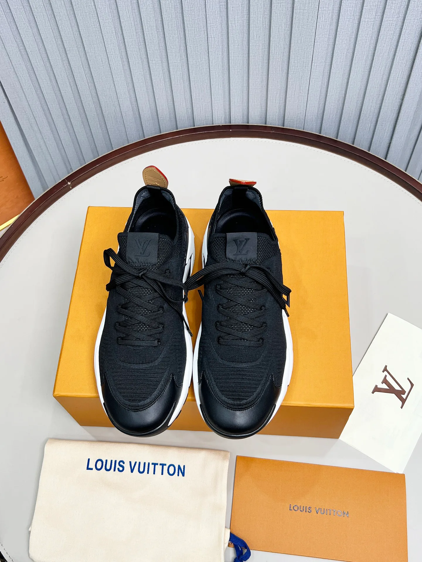 Кроссовки Мужские Louis Vuitton 11572350
