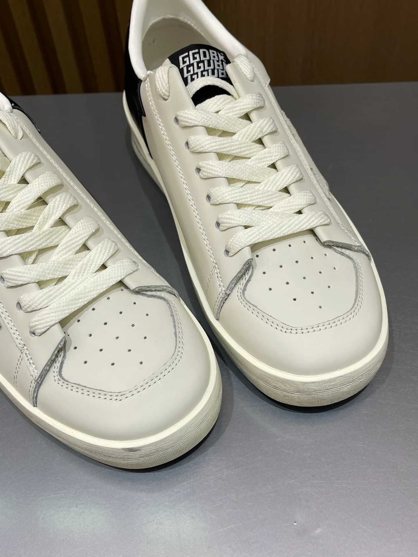 Кроссовки Женские Golden Goose 19466427