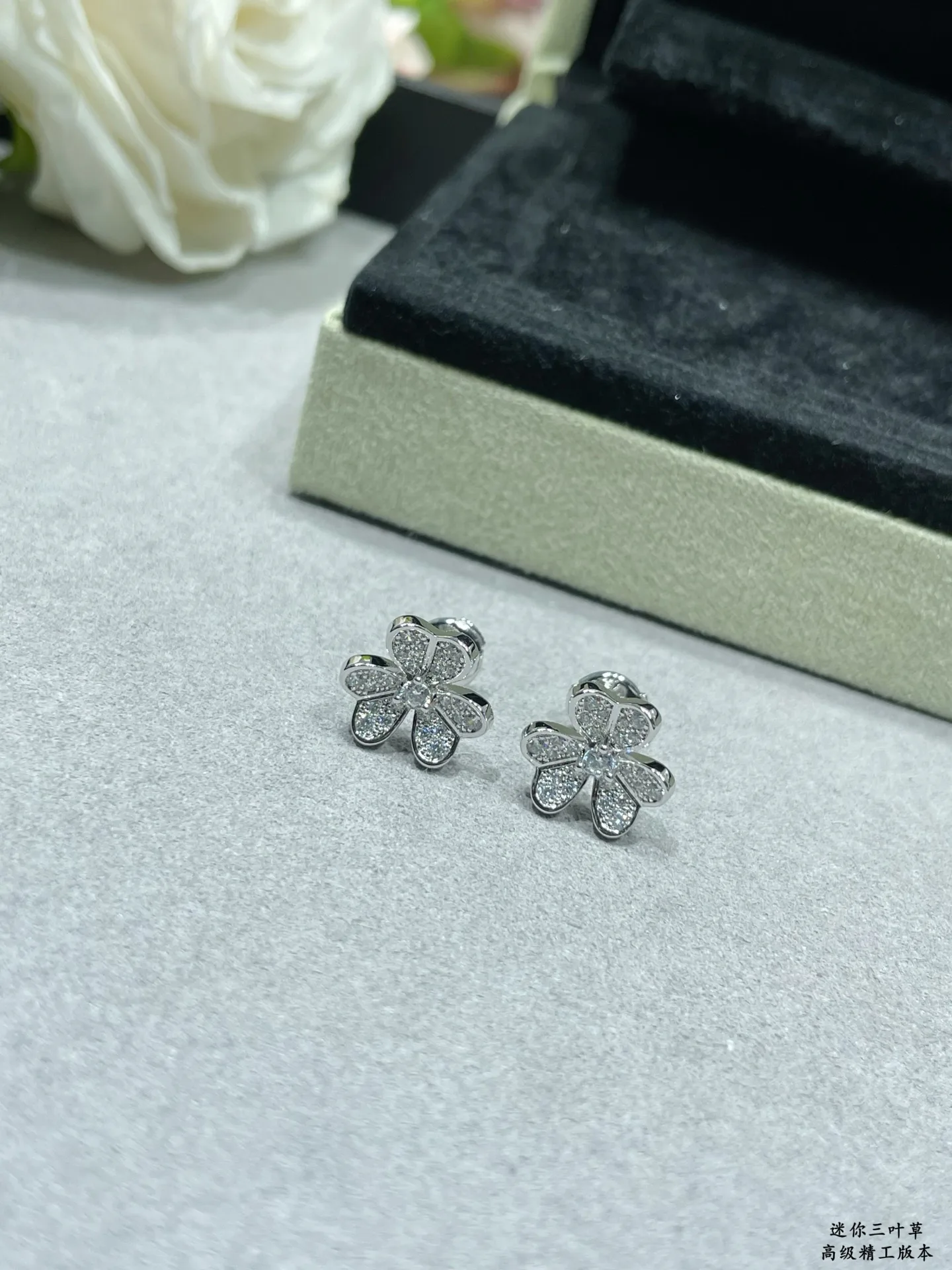 Бижутерия Van Cleef & Arpels 817659