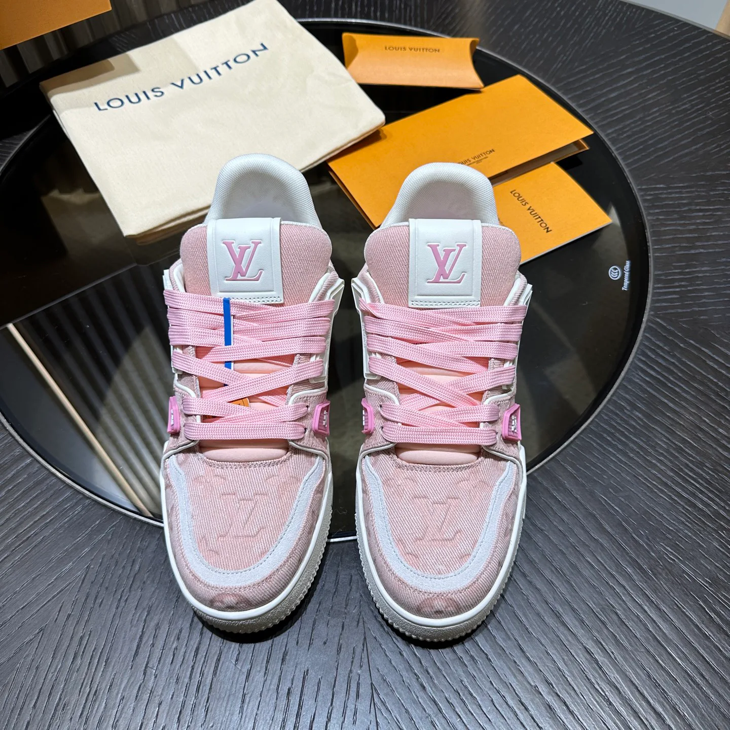 Кроссовки Женские Louis Vuitton 18192509