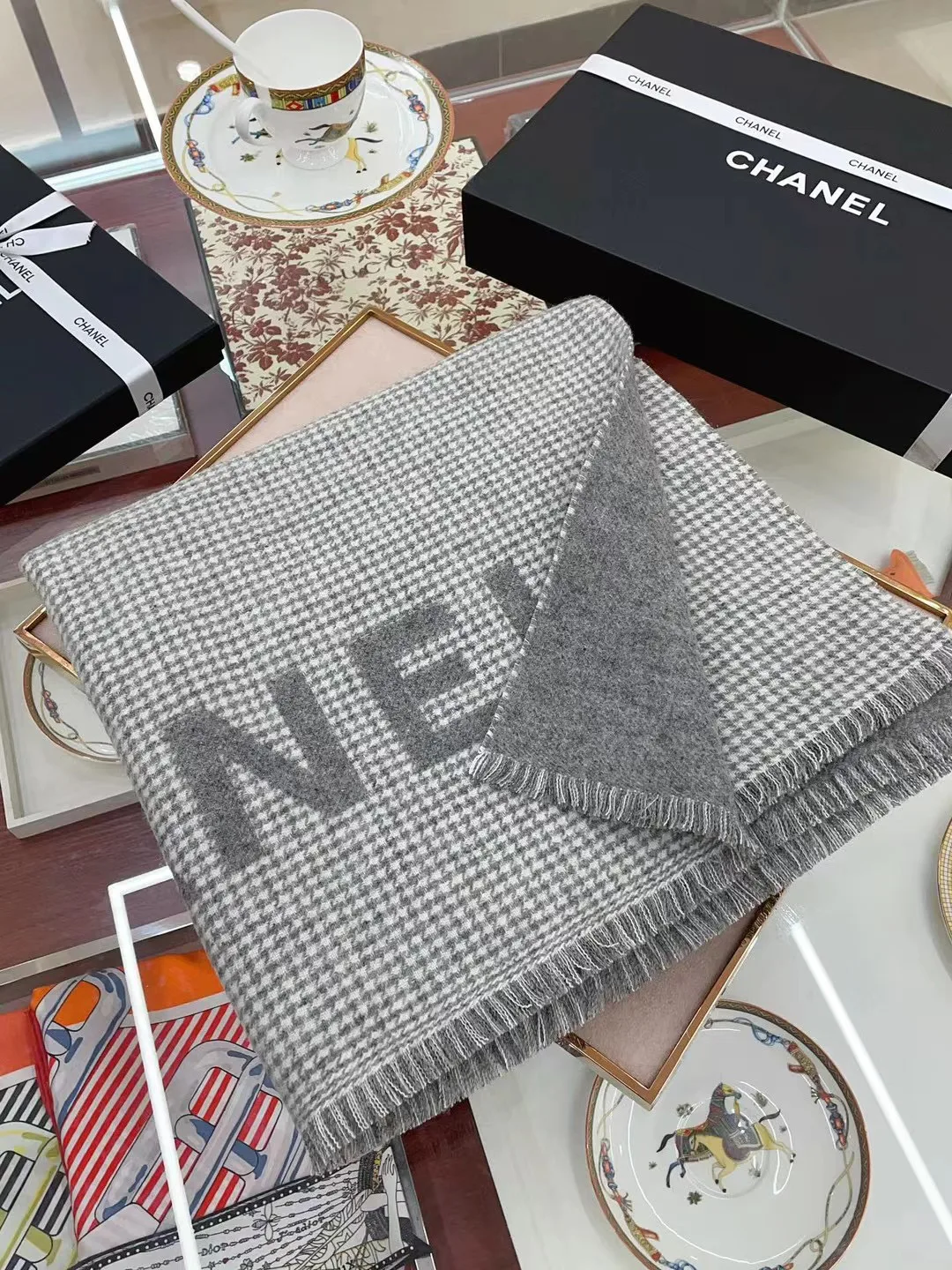 Шарфы Chanel 18627195