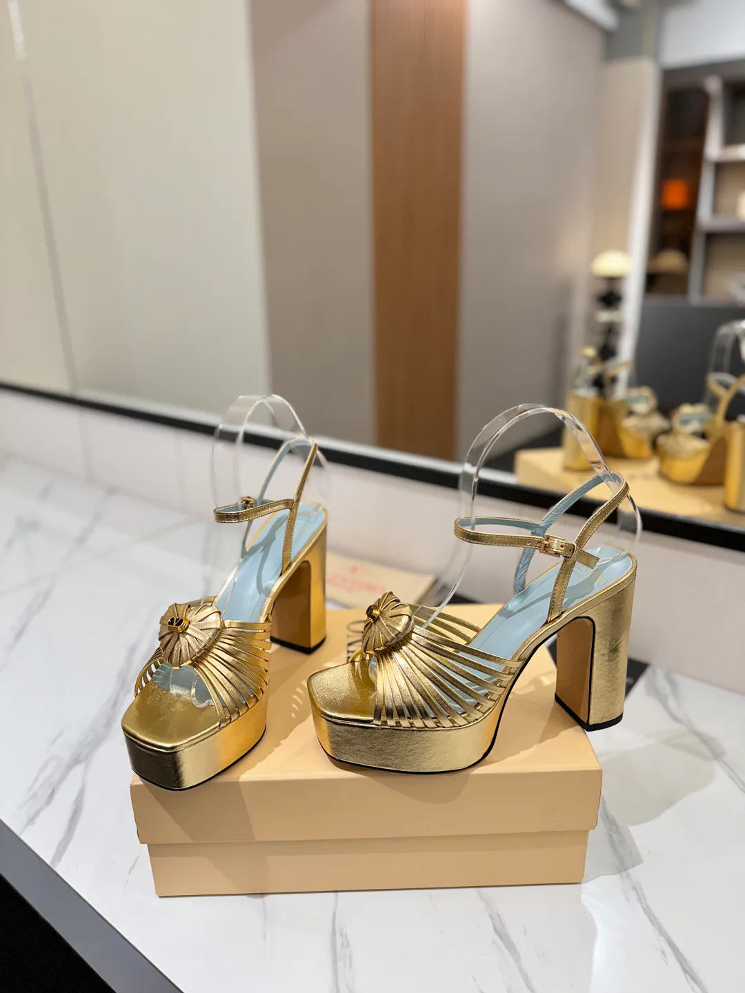 Босоножки Женские Valentino 10026783