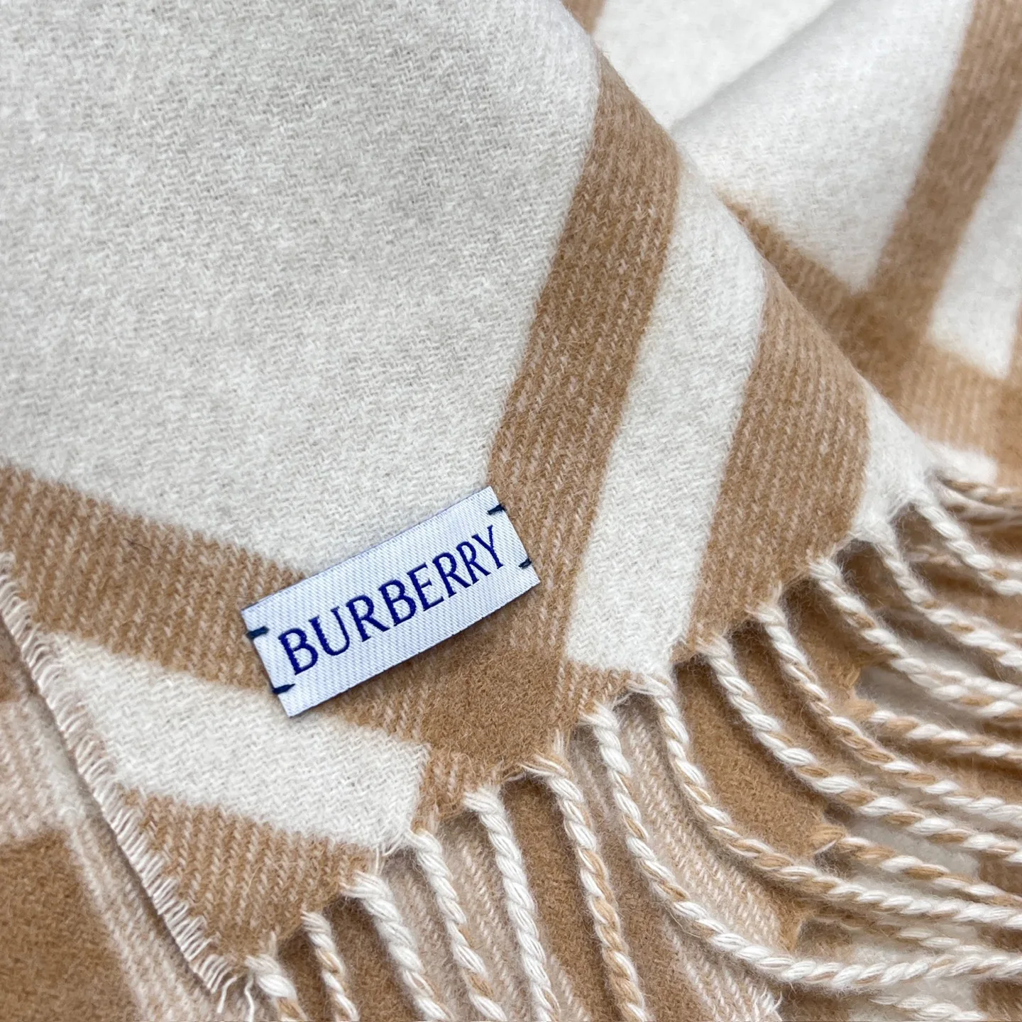 Шарфы Burberry 17945511