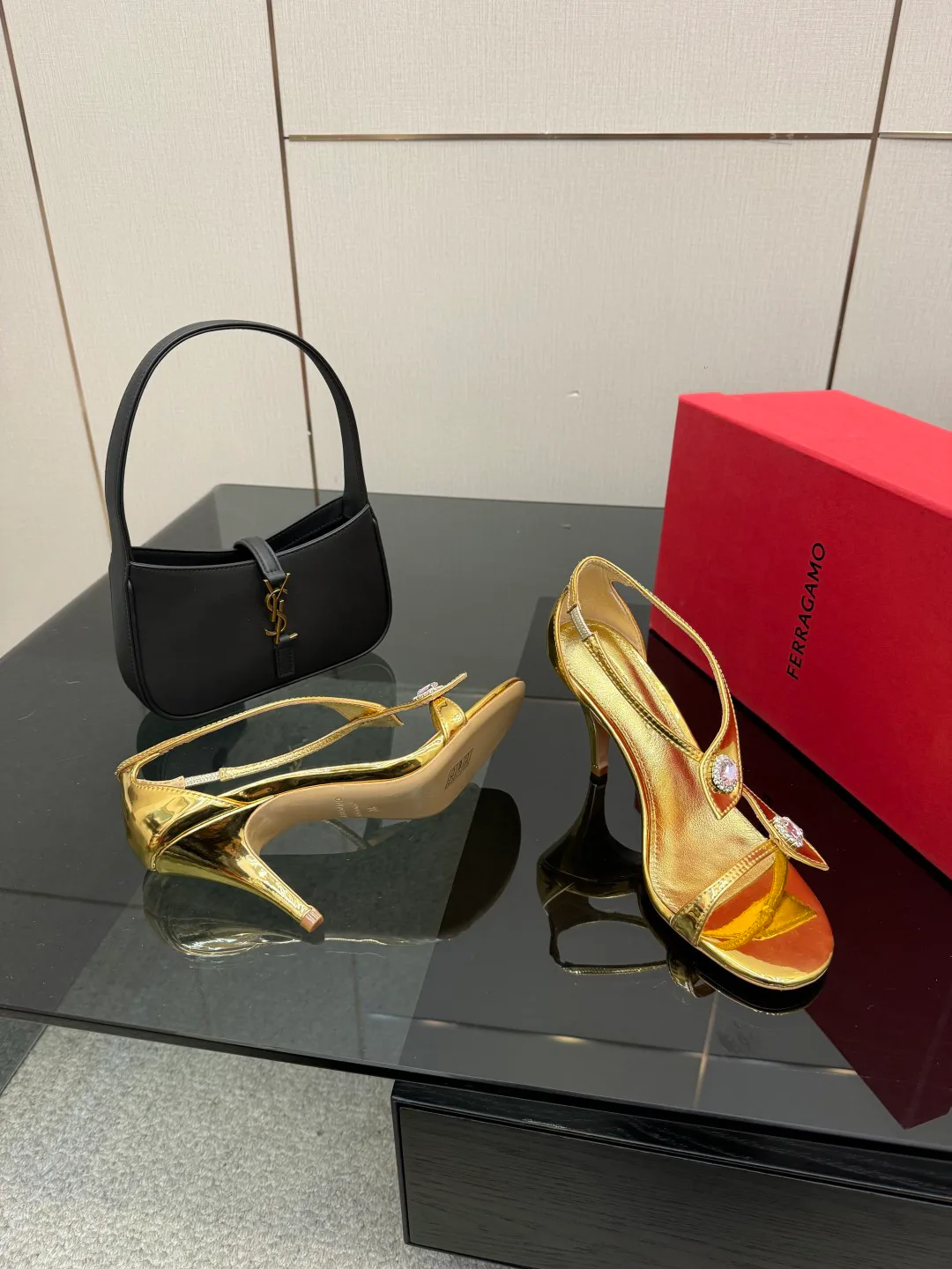 Босоножки Женские Salvatore Ferragamo 5052123