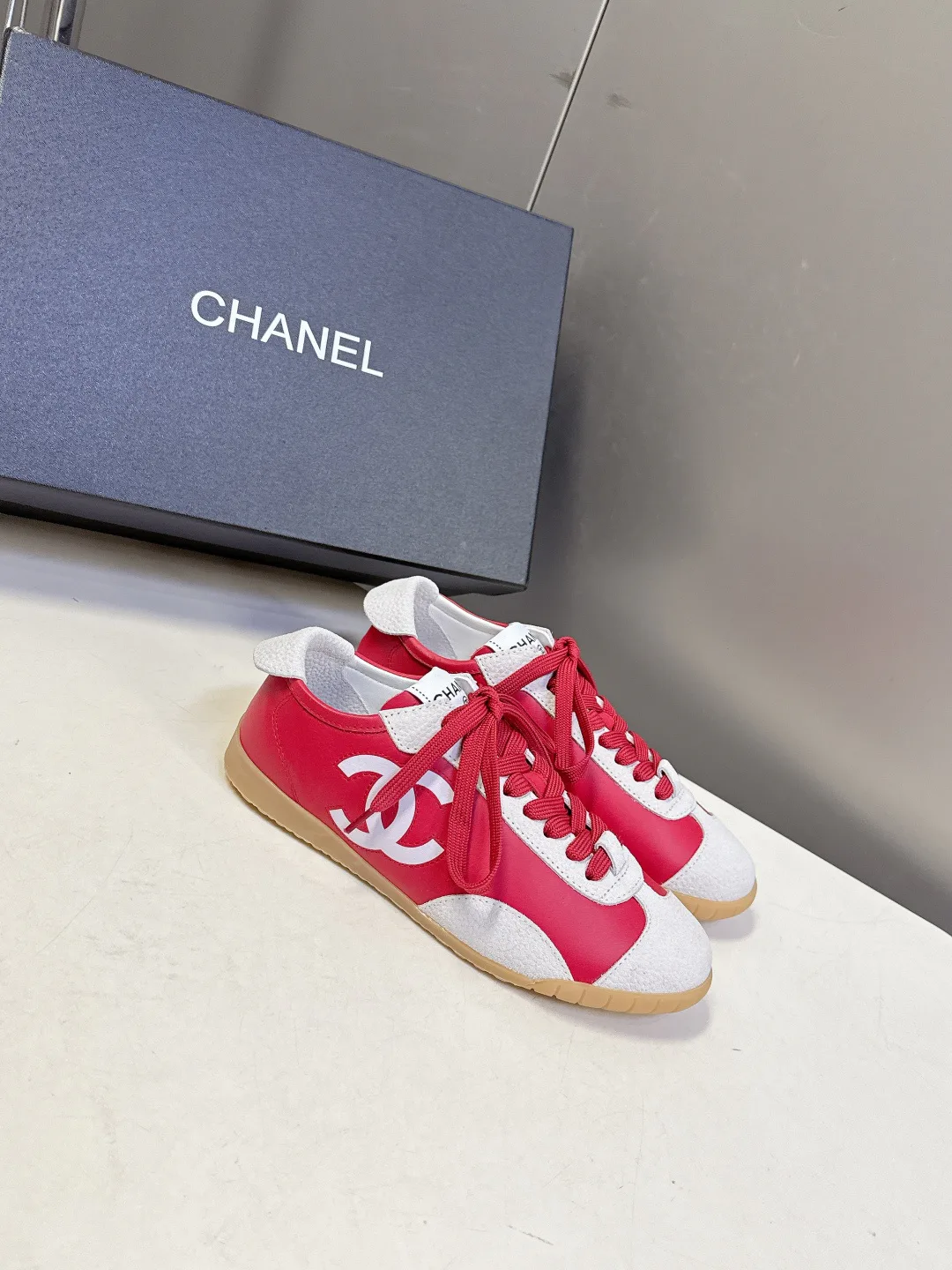 Кроссовки Женские Chanel 18703405