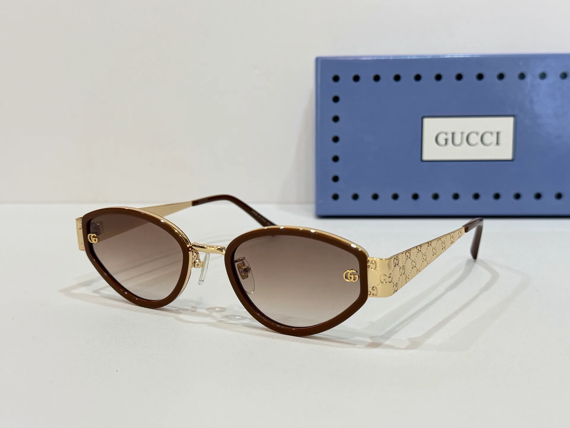 Очки Gucci 13441571