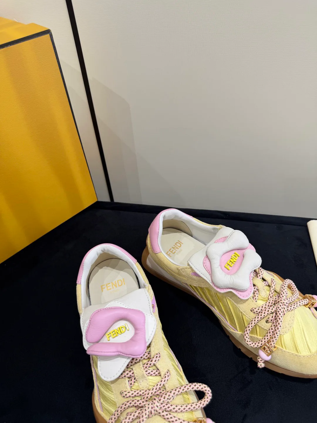 Кроссовки Женские Fendi 12731105
