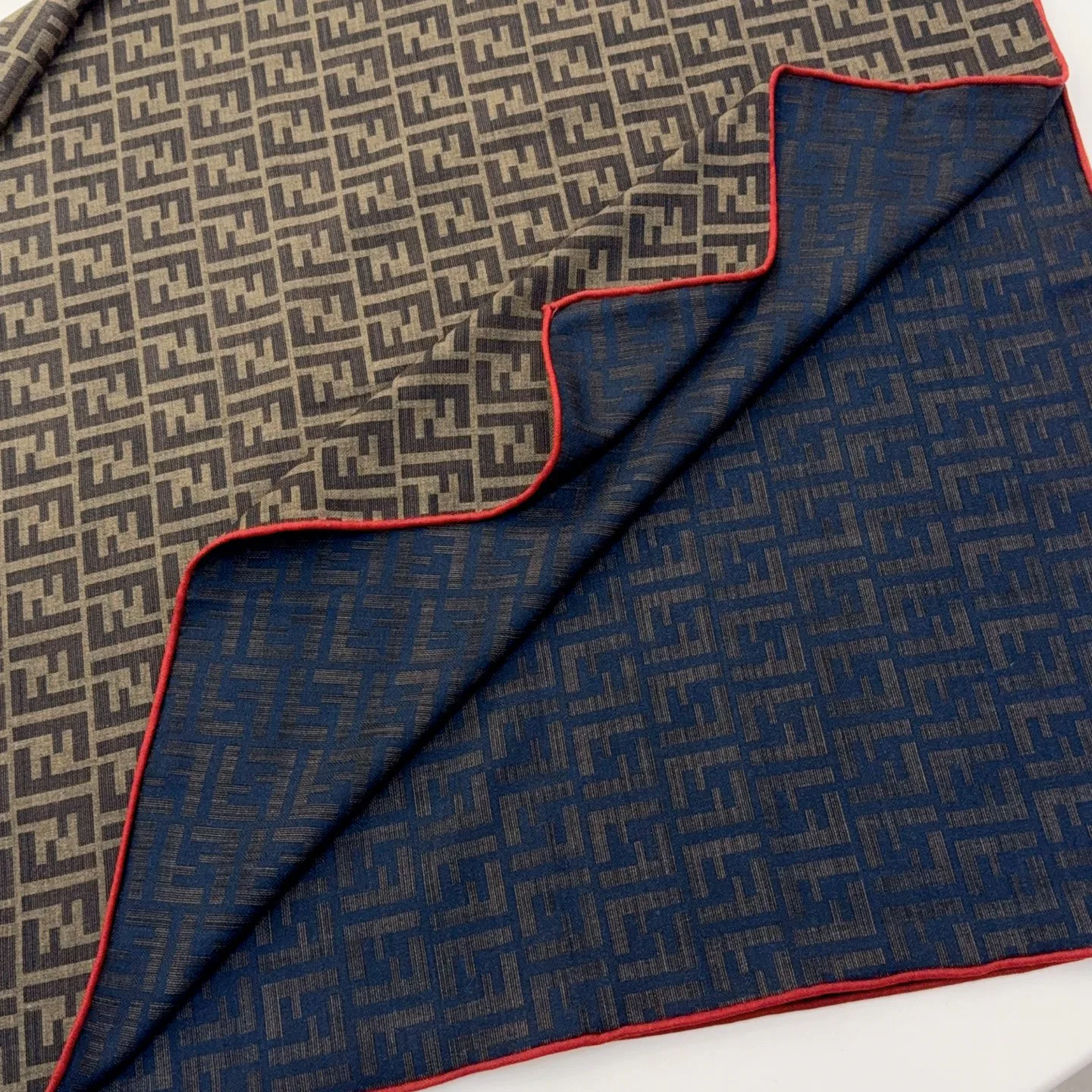 Шарфы Fendi 18287160