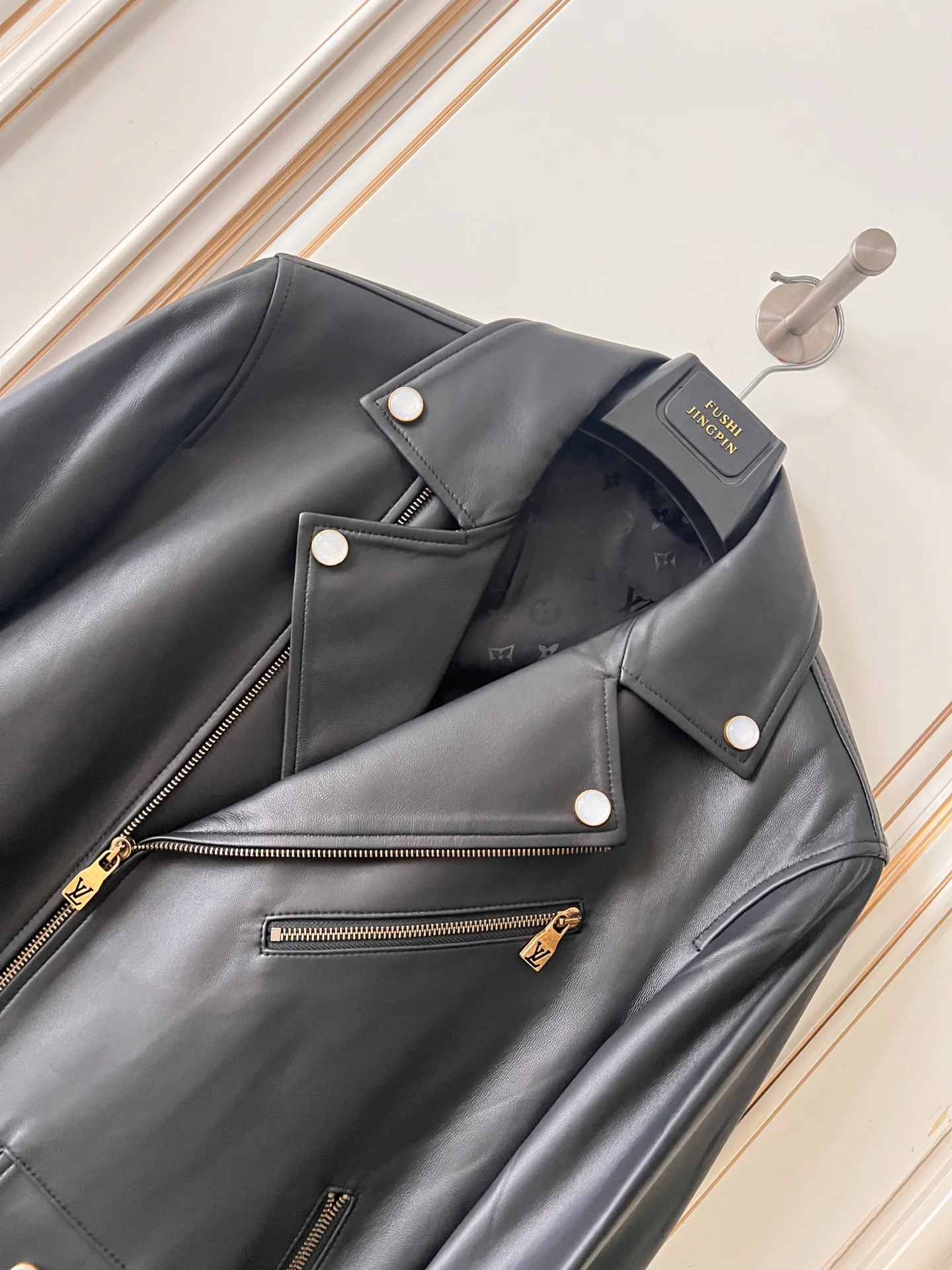 Кожаные Куртки И Дублёнки Женские Louis Vuitton 18409016