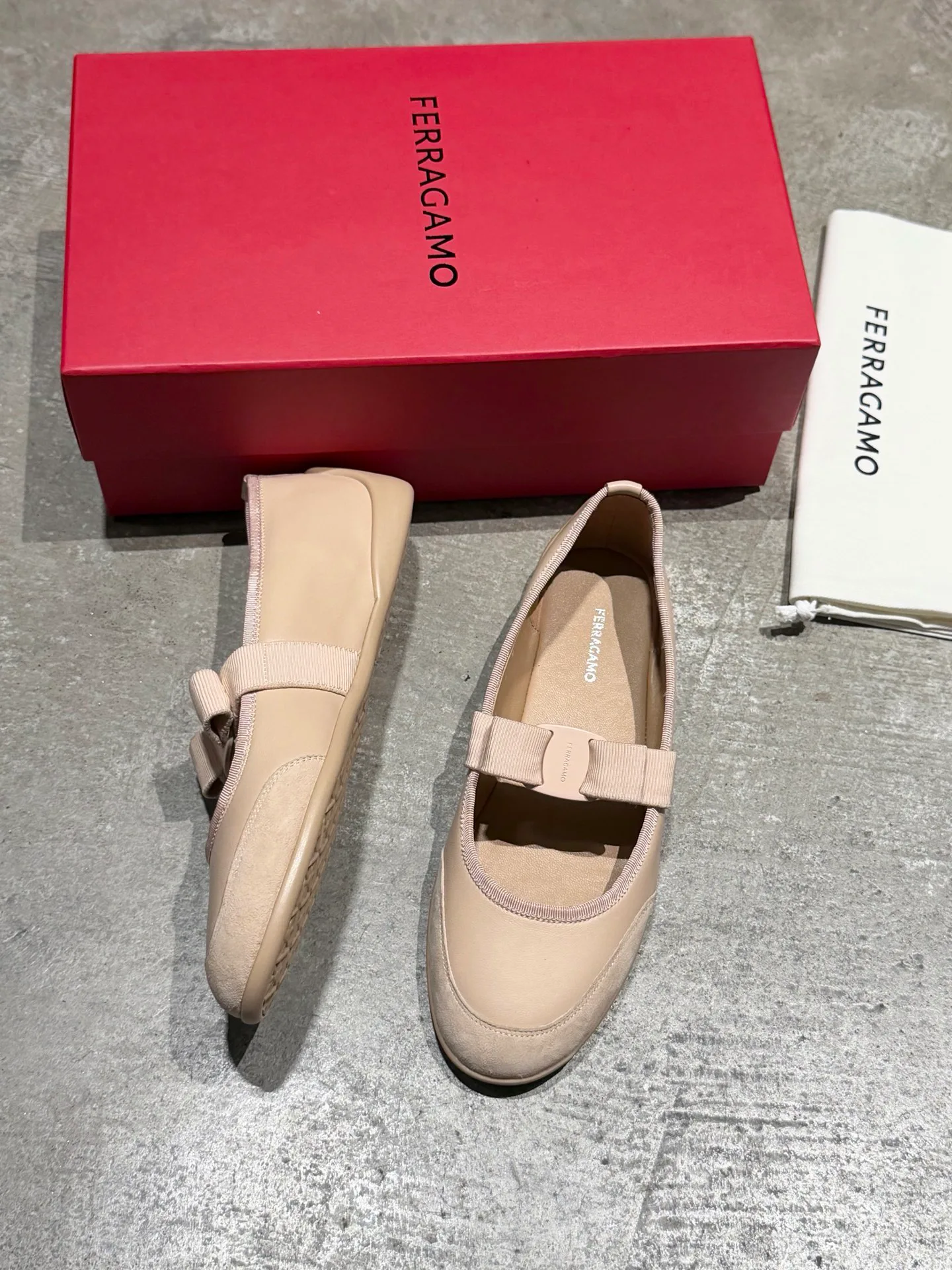 Балетки Женские Salvatore Ferragamo 18357228