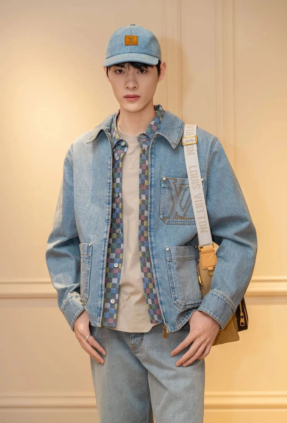 Куртки Женские Louis Vuitton Куртки Женские Louis Vuitton