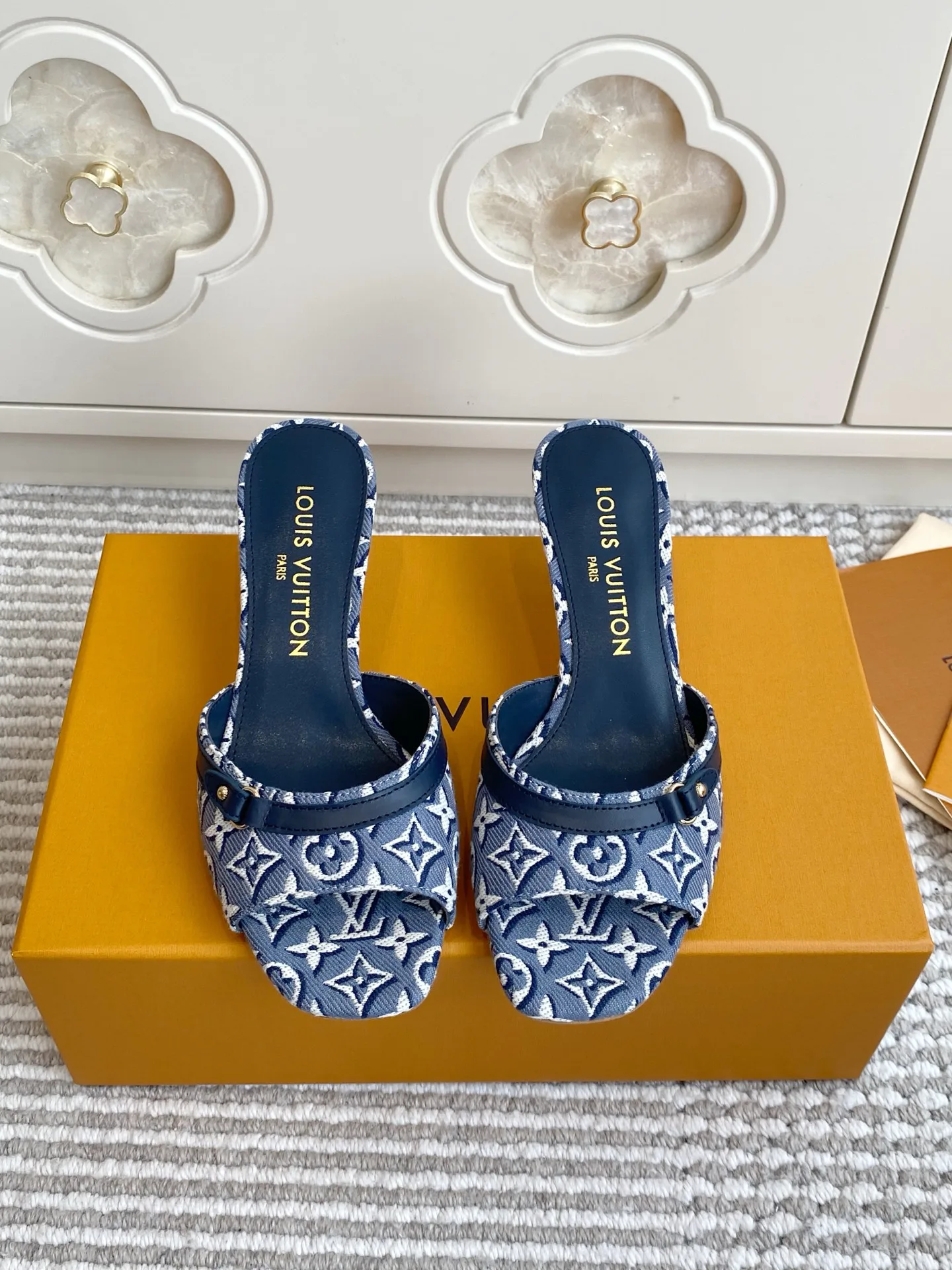 Босоножки Женские Louis Vuitton 17572132