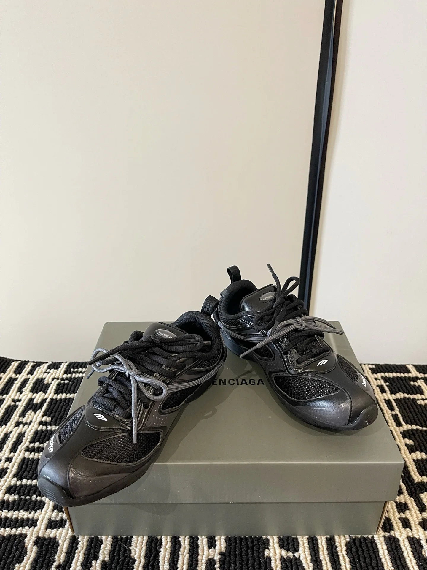 Кроссовки Женские Balenciaga 18386307