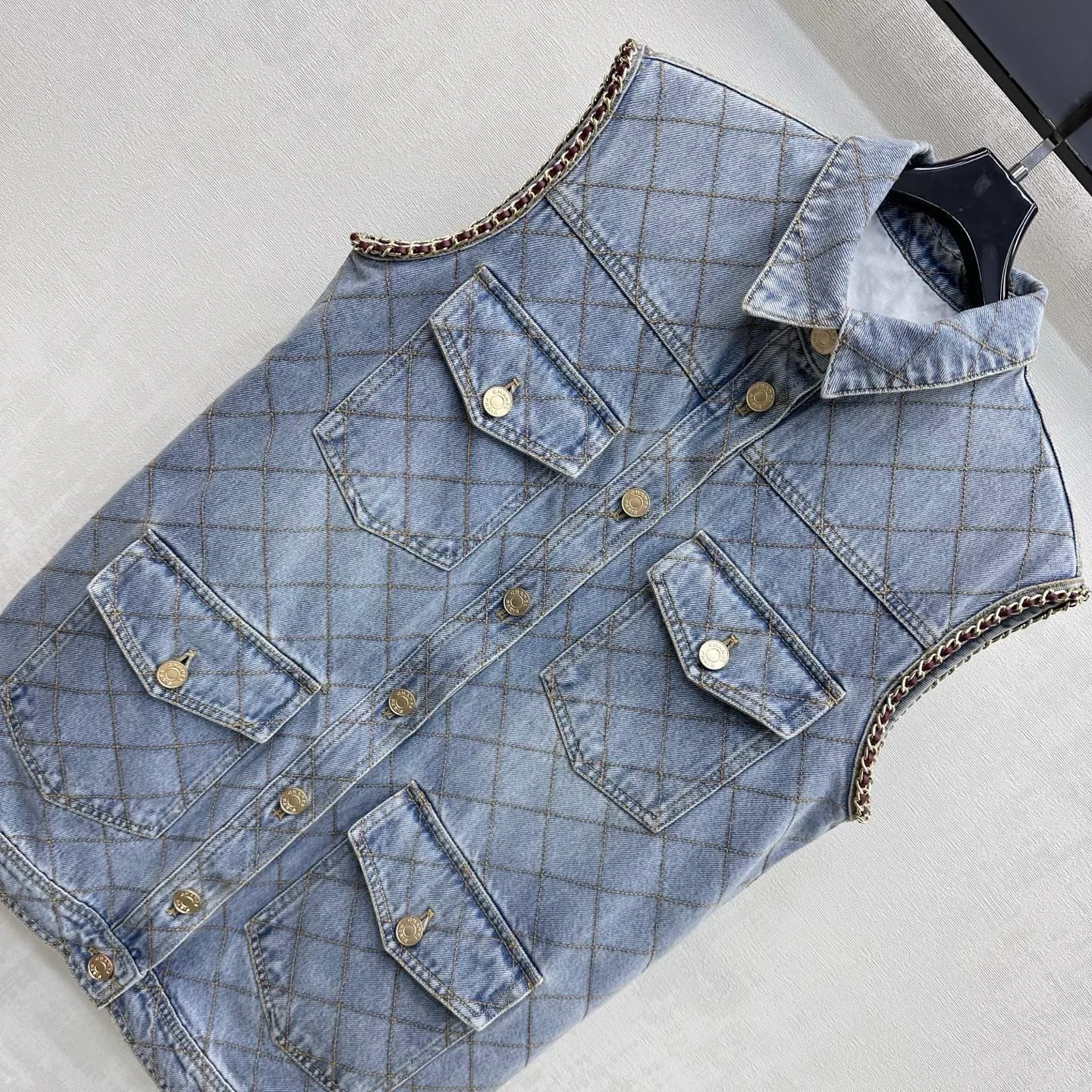 Жилеты Женские Chanel 19244334