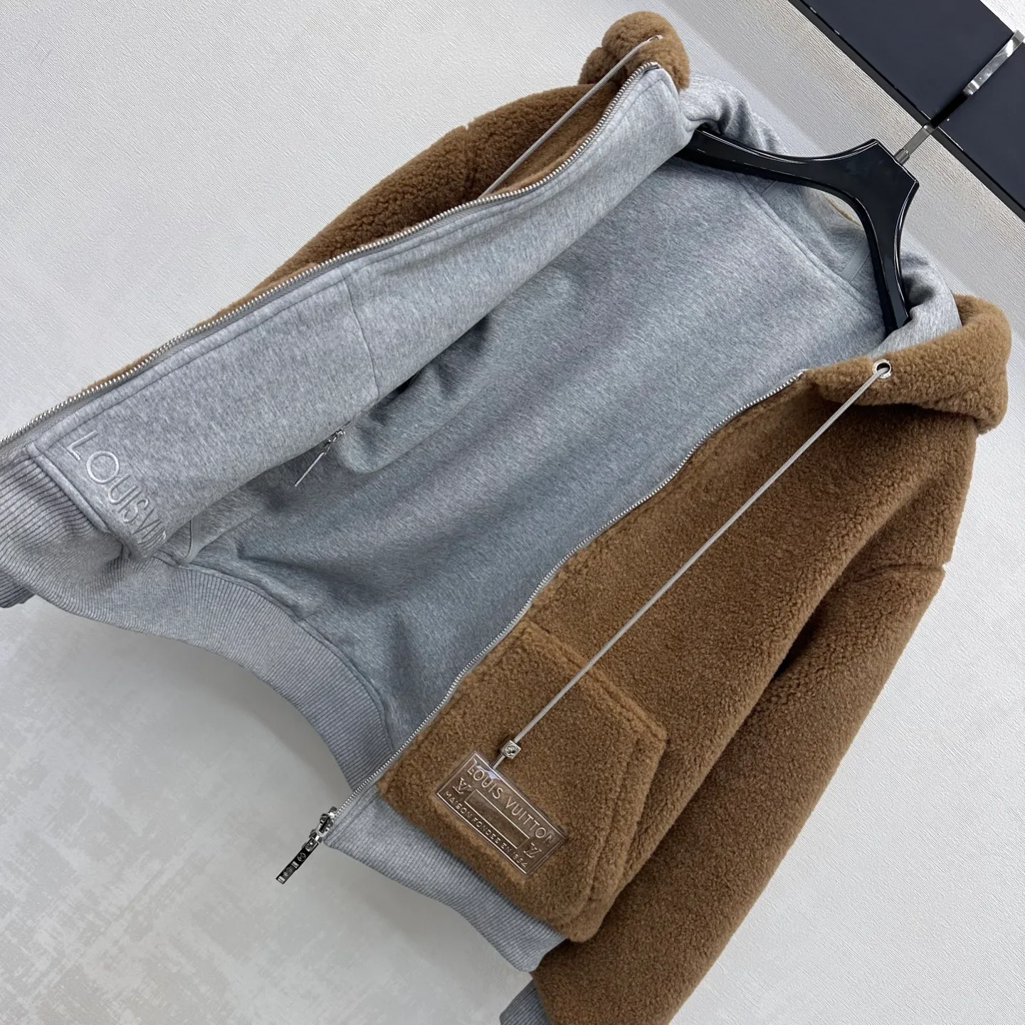 Куртки И Пуховики Женские Louis Vuitton 18279118