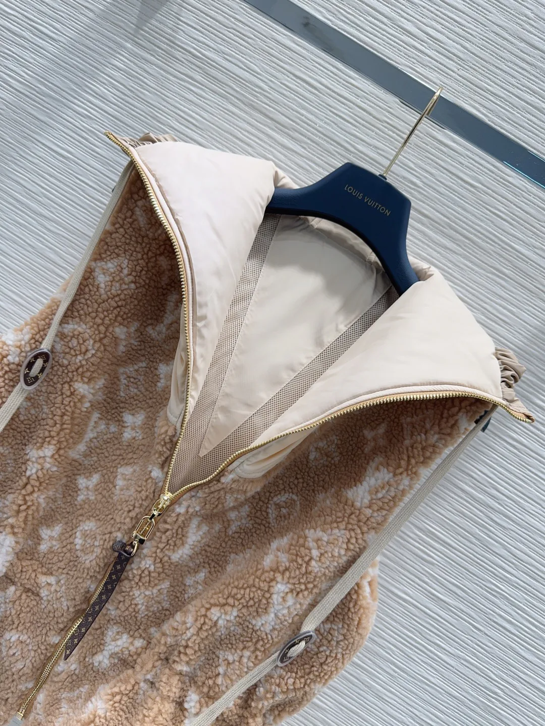 Куртки И Пуховики Женские Louis Vuitton 181714