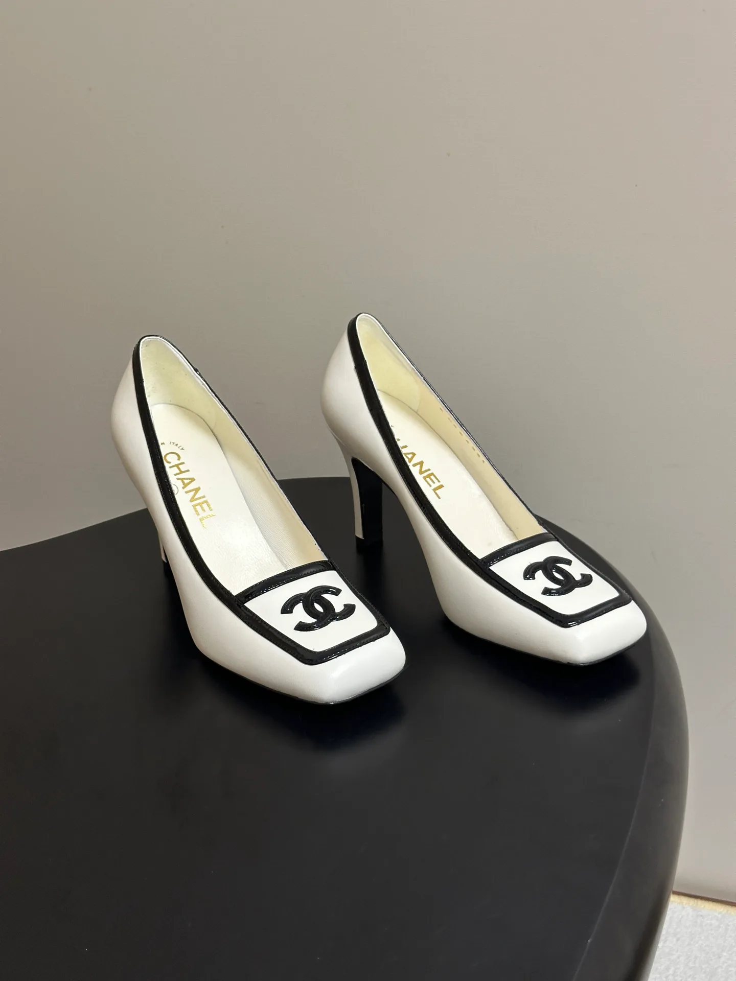 Туфли Женские Chanel 18049713