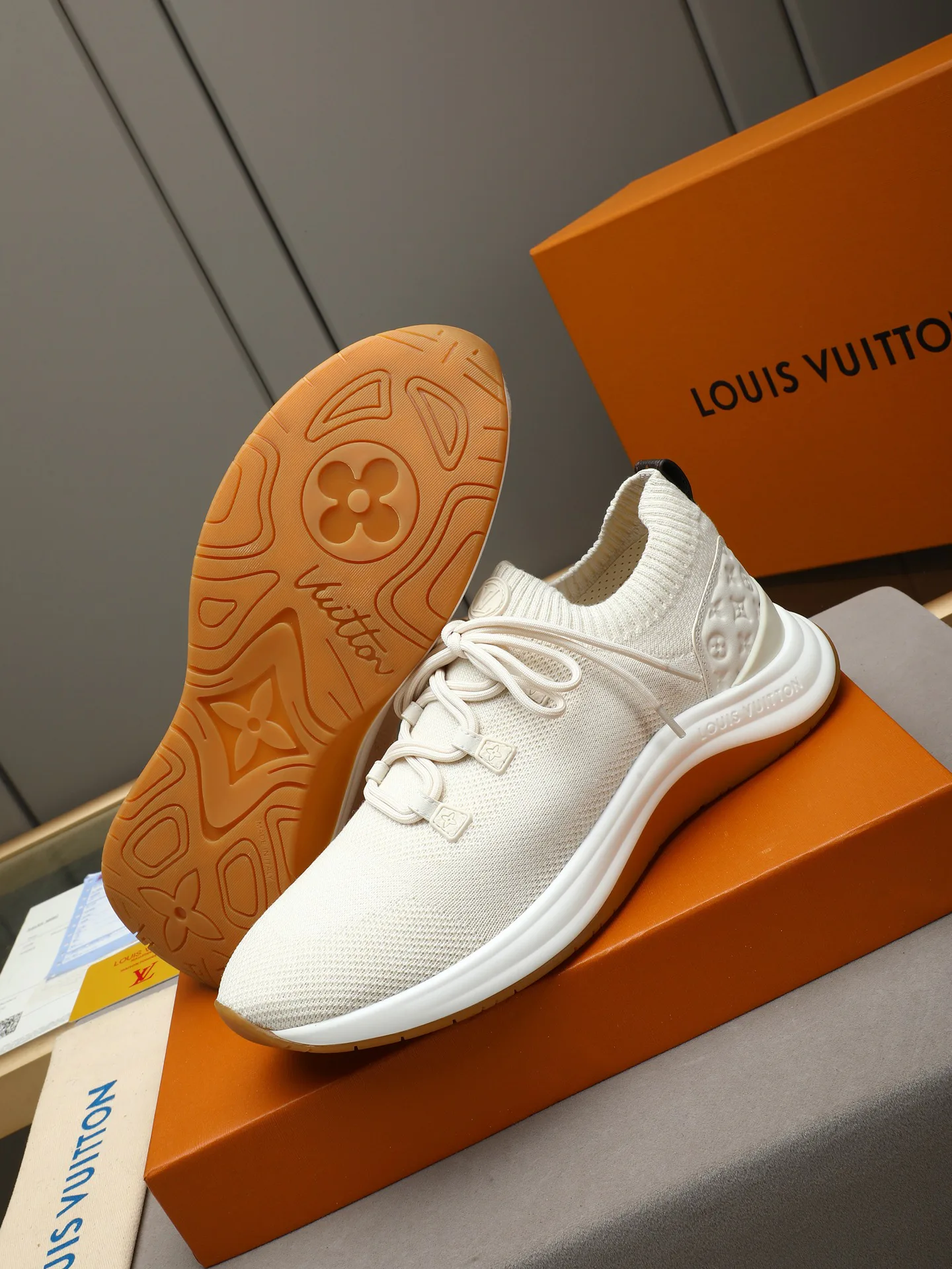 Кроссовки Женские Louis Vuitton 17947266