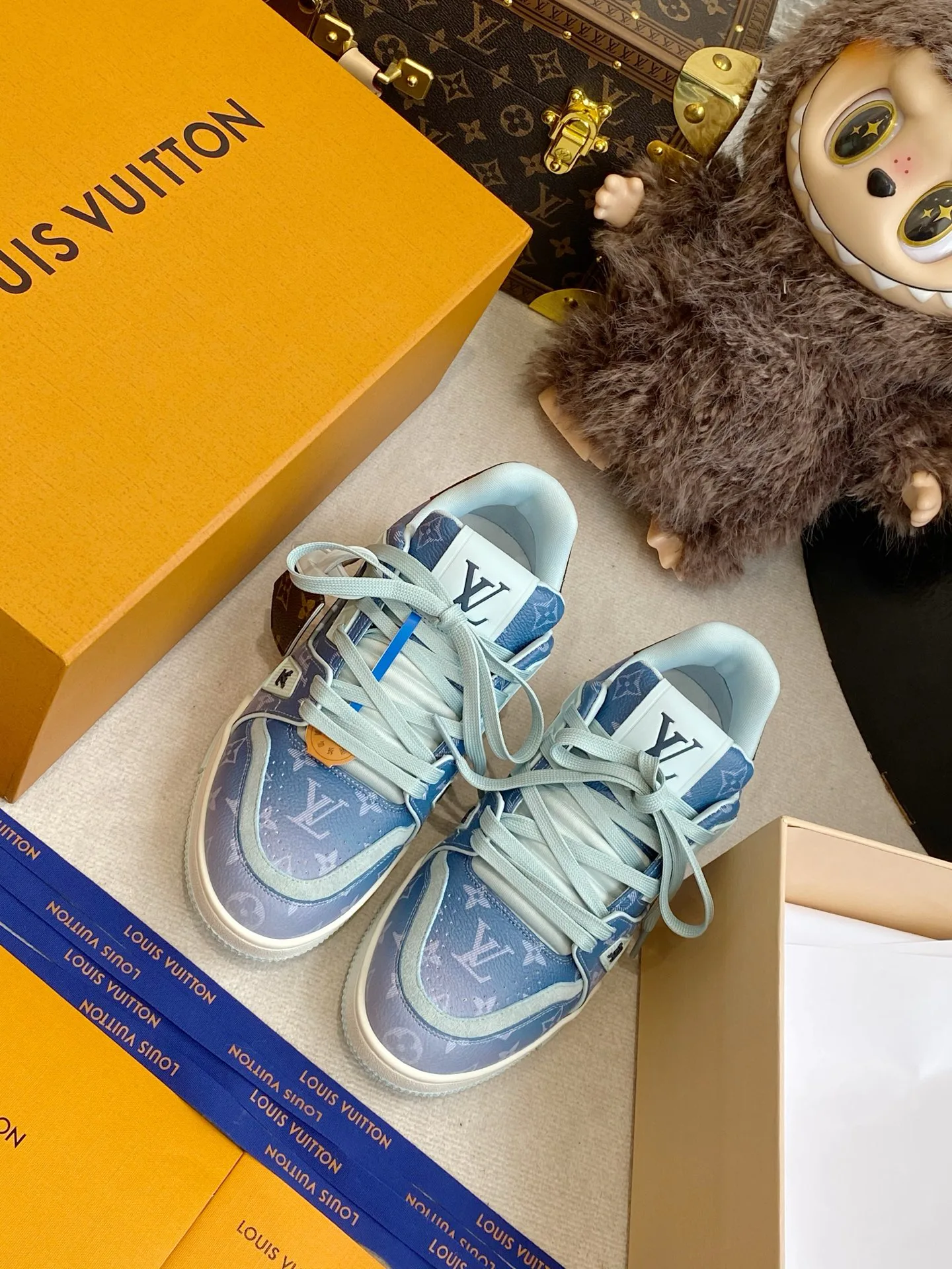 Кроссовки Женские Louis Vuitton 11679374