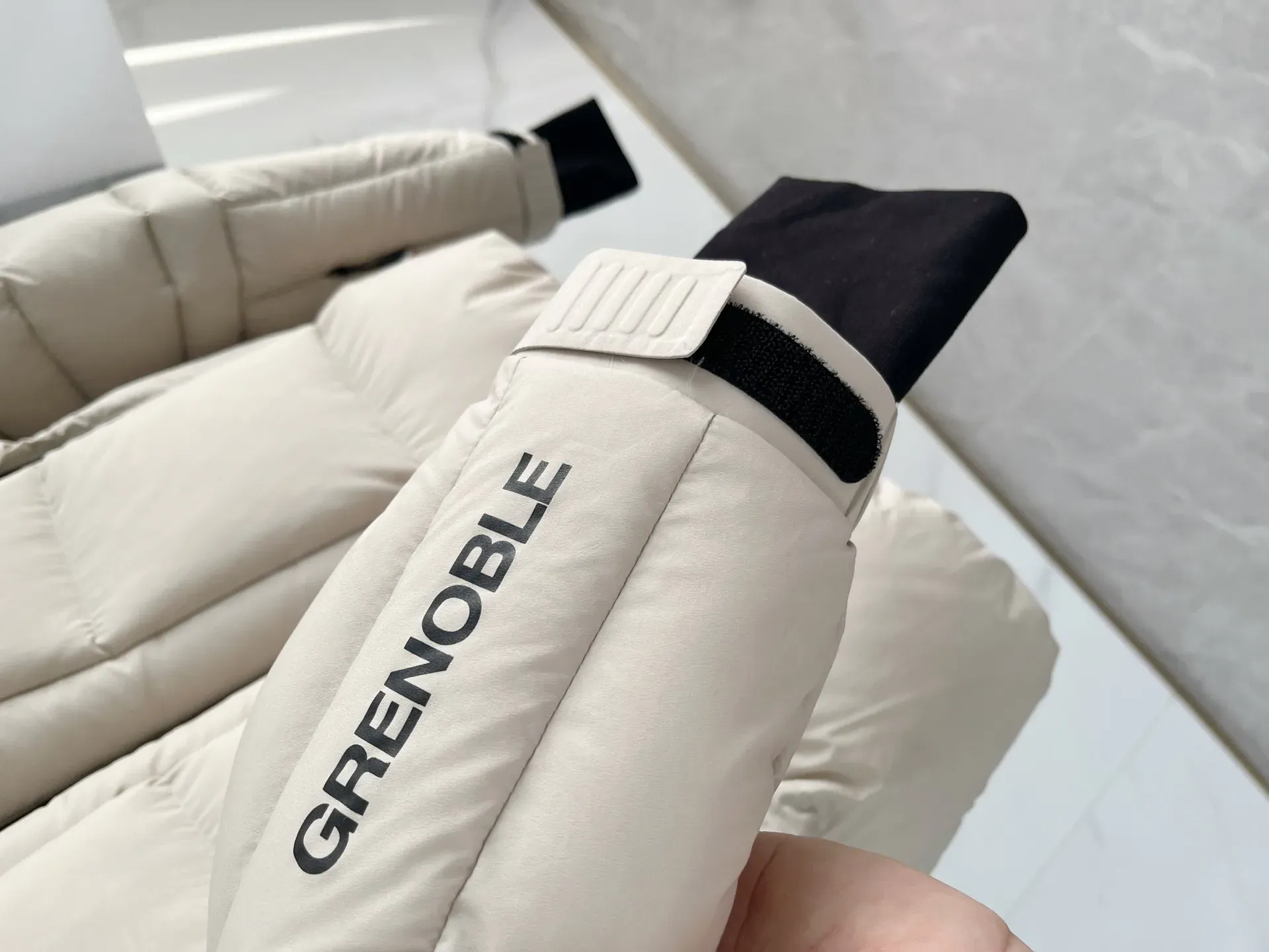 Куртки И Пуховики Мужские Moncler 1309580