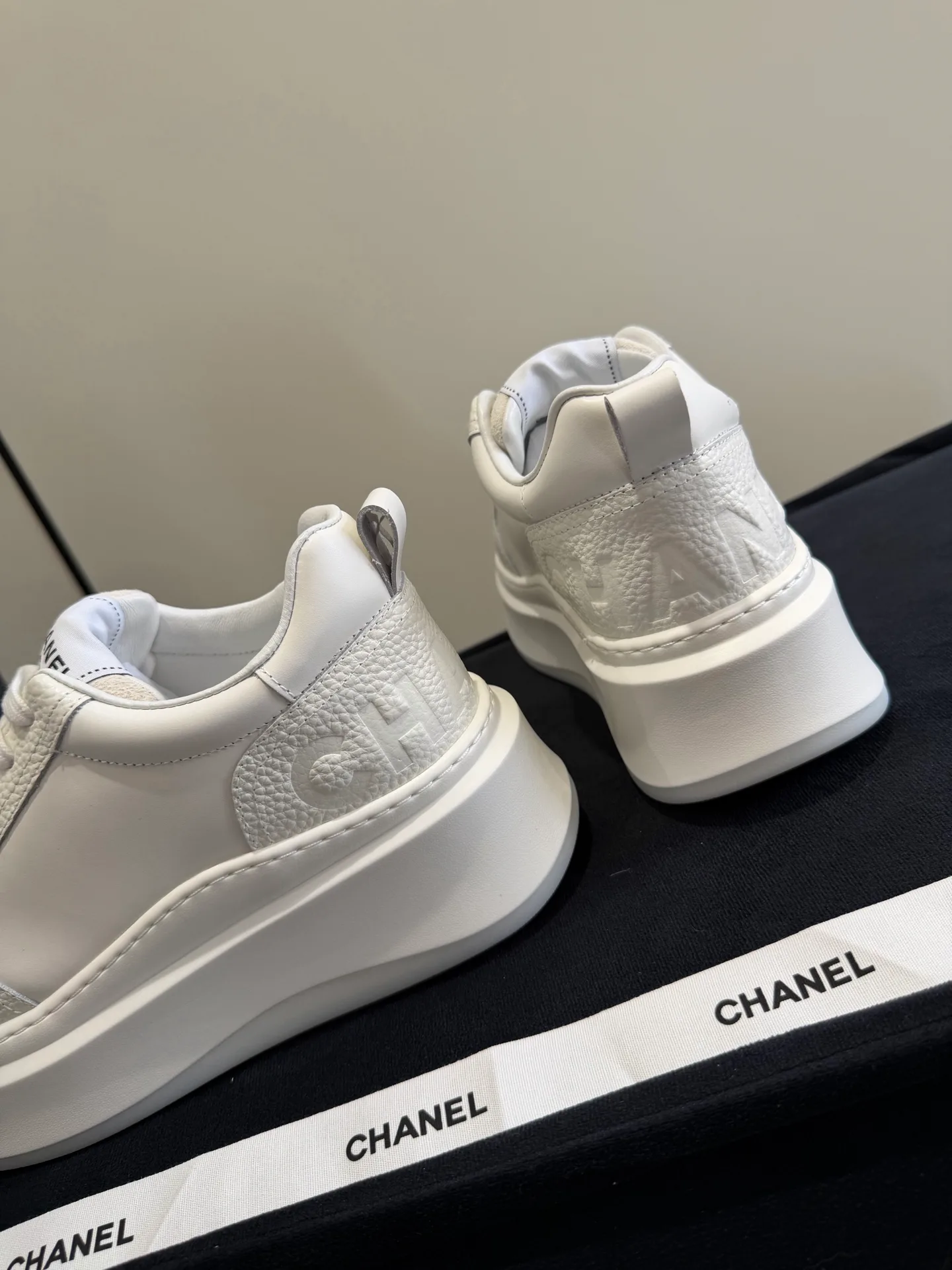 Кроссовки Женские Chanel 19270952
