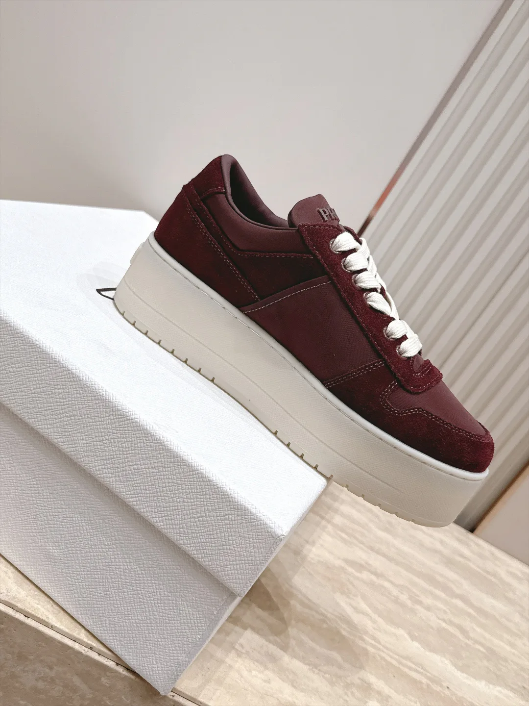Кроссовки Женские Prada 18650059