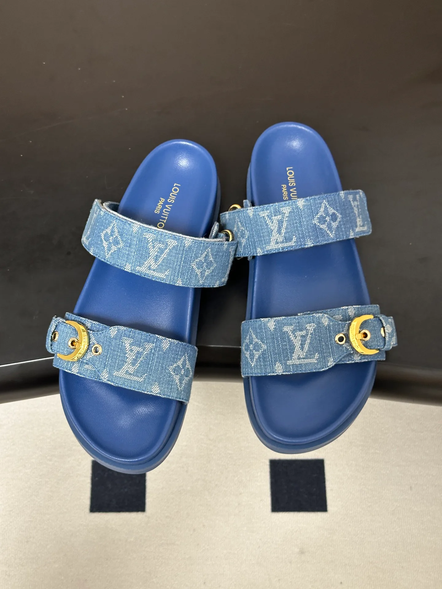 Шлепанцы Женские Louis Vuitton 18049597