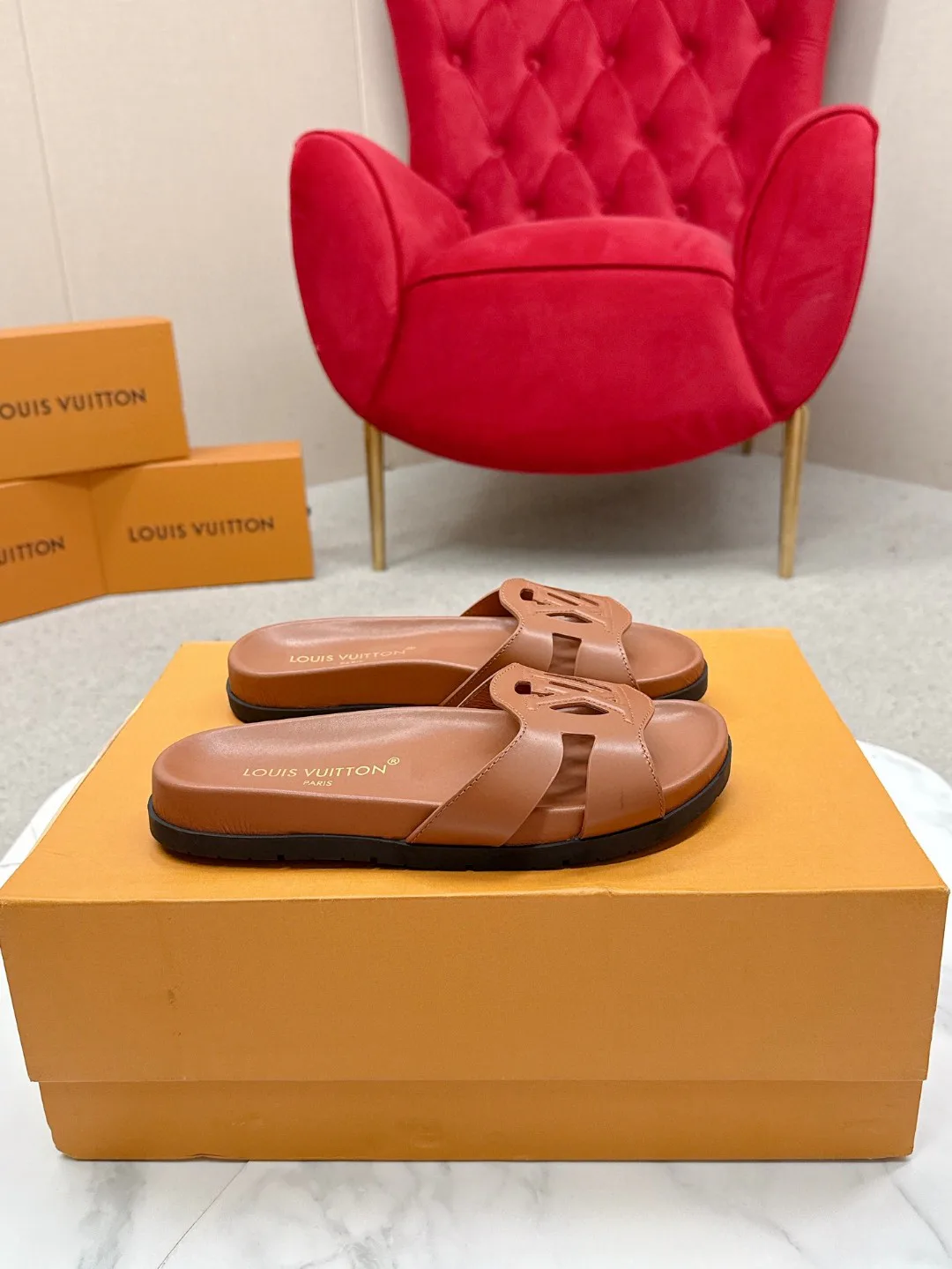Шлепанцы Женские Louis Vuitton 18235710