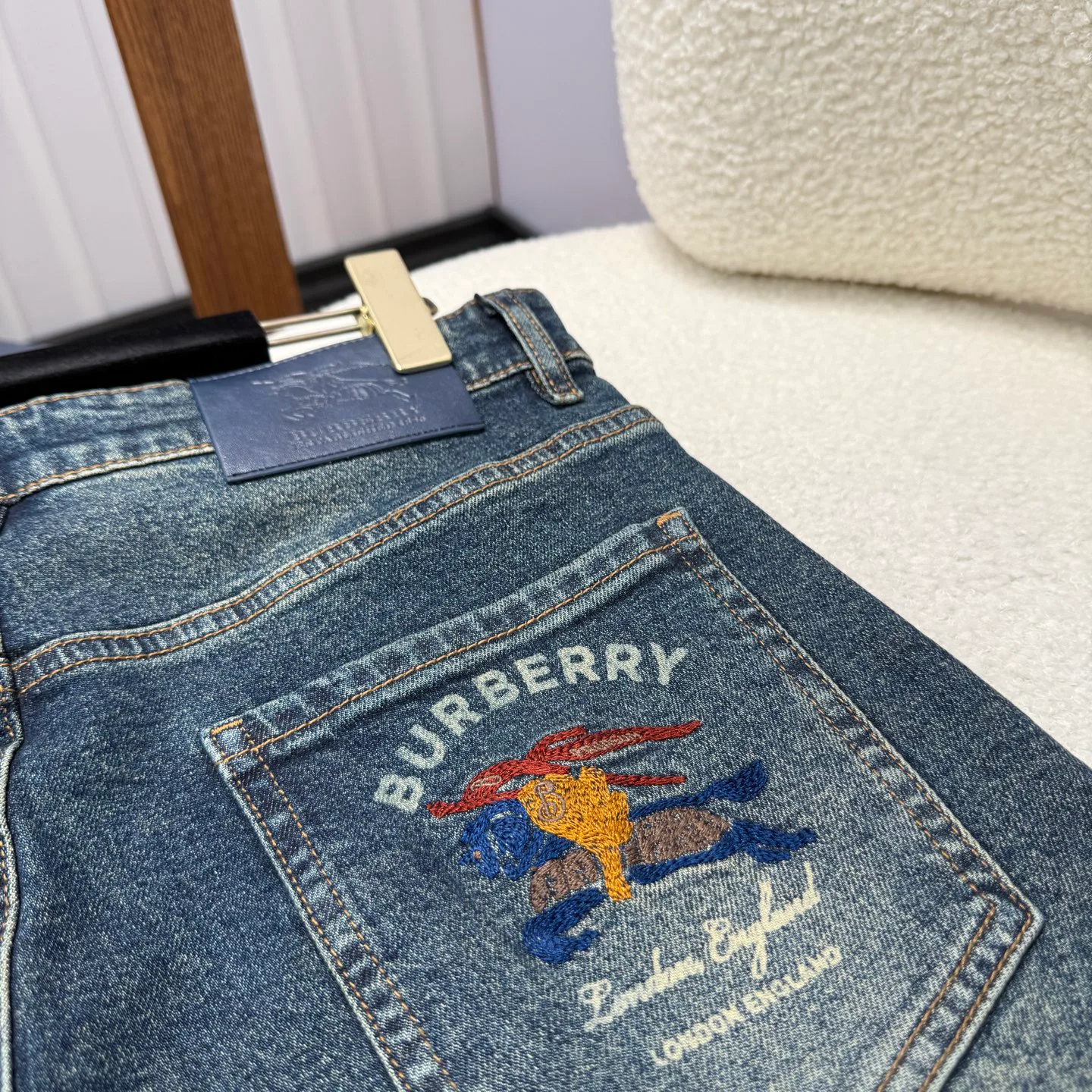 Джинсы Мужские Burberry 18029731