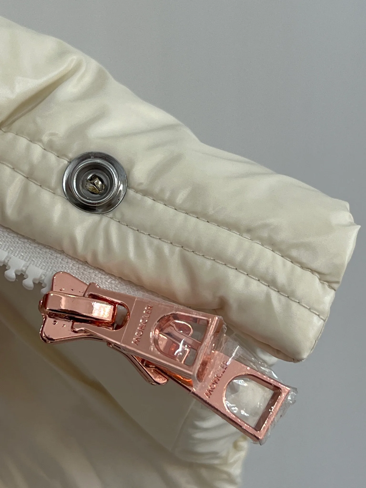 Куртки И Пуховики Женские Moncler 18416180