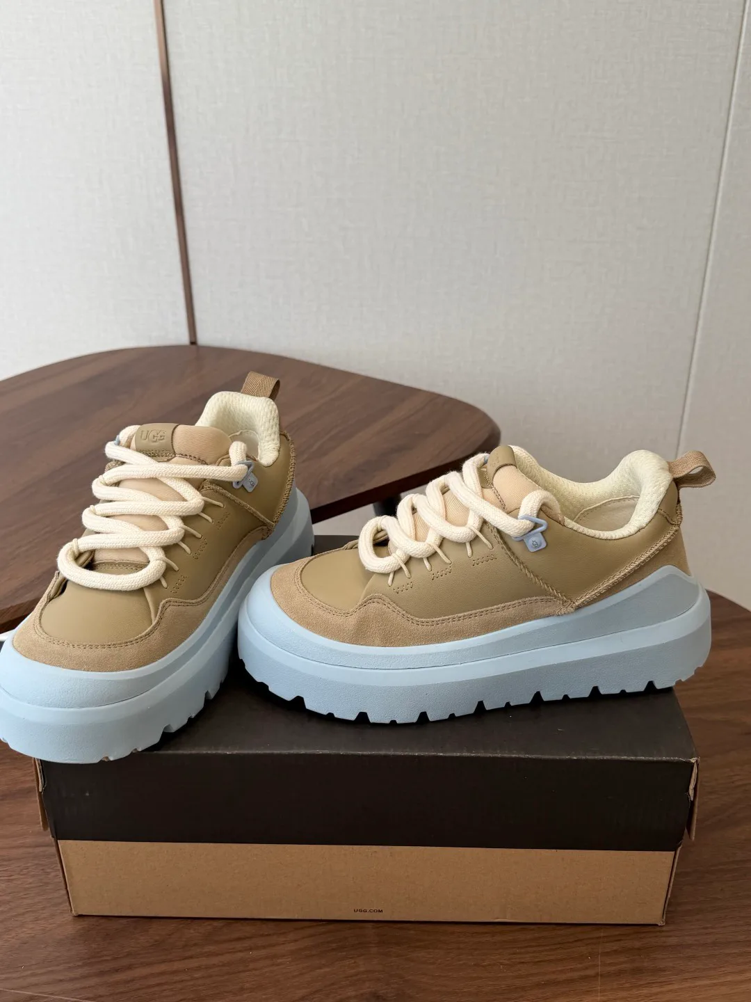 Кроссовки Женские Ugg 18796509