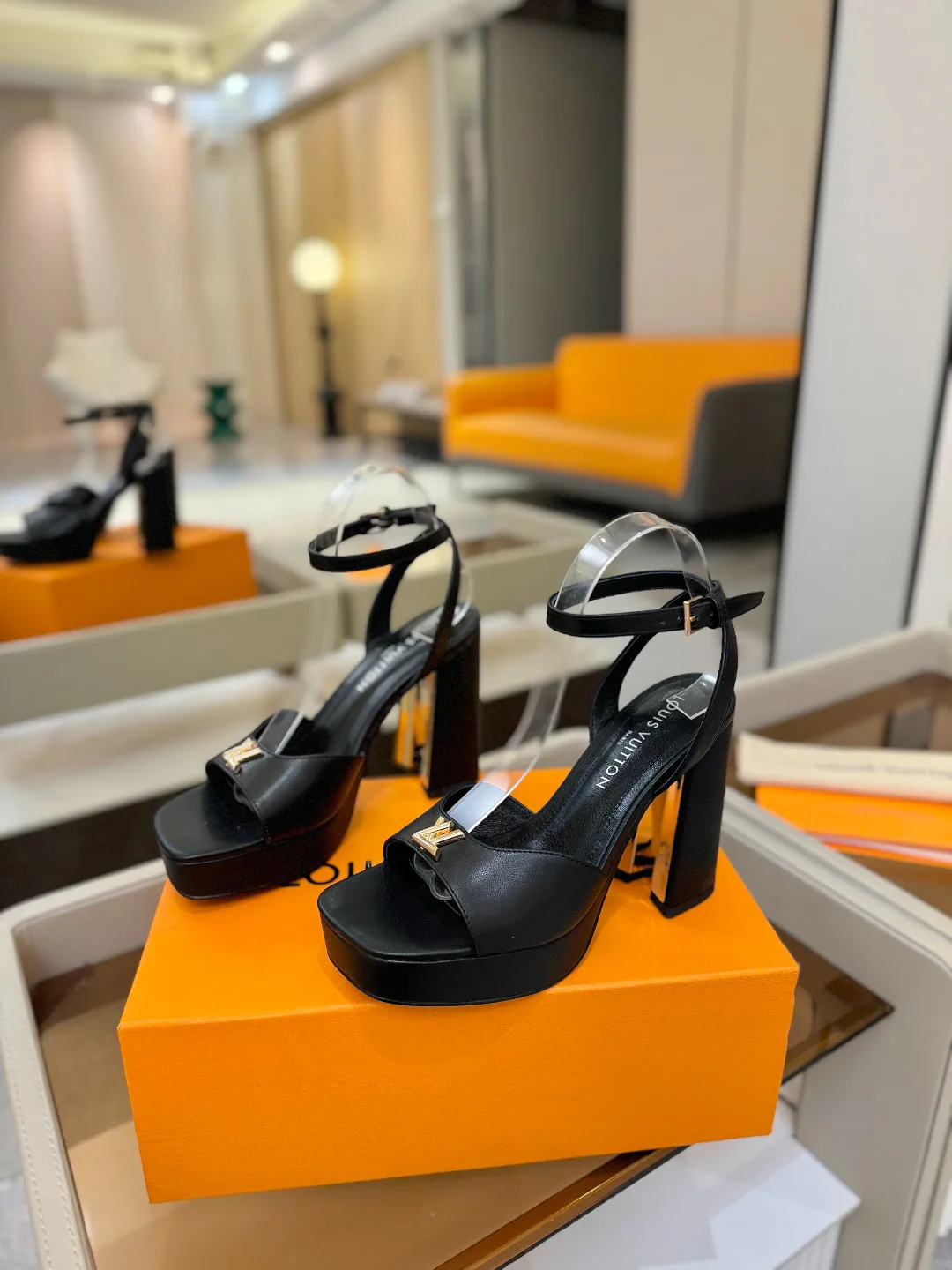 Босоножки Женские Louis Vuitton 10910169
