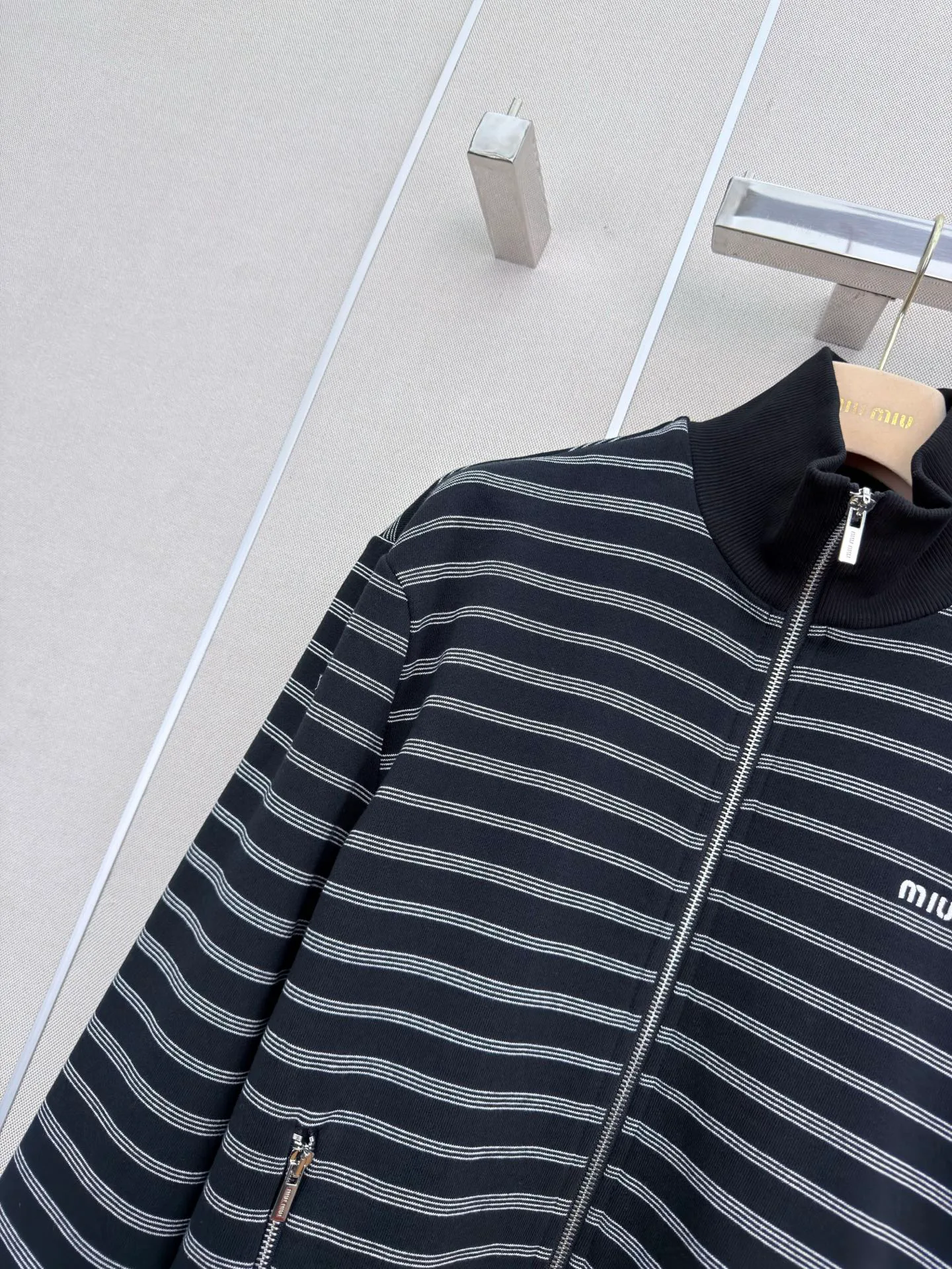 Куртки И Пуховики Женские Miu Miu 18245772