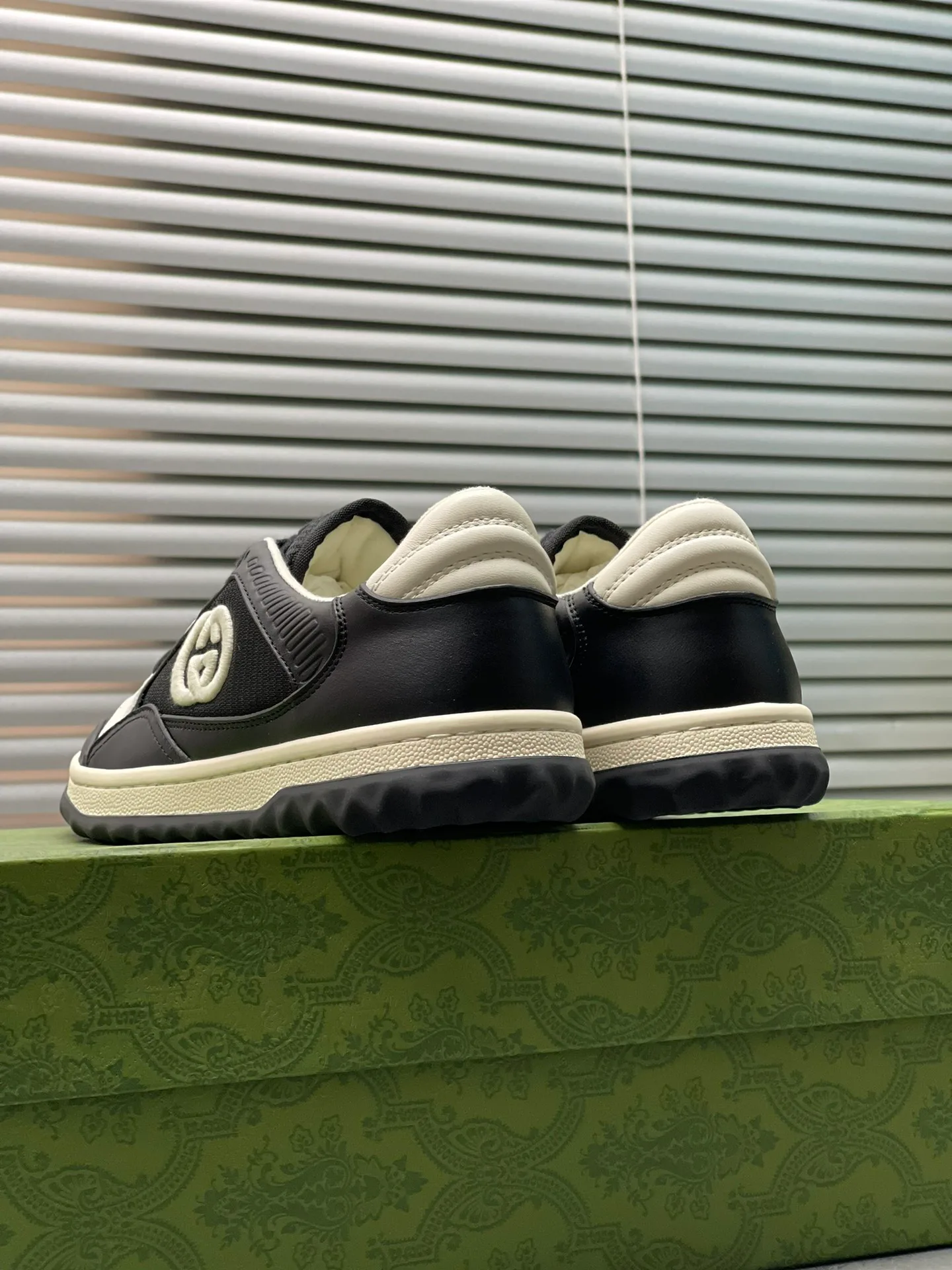 Кроссовки Женские Gucci 5813707