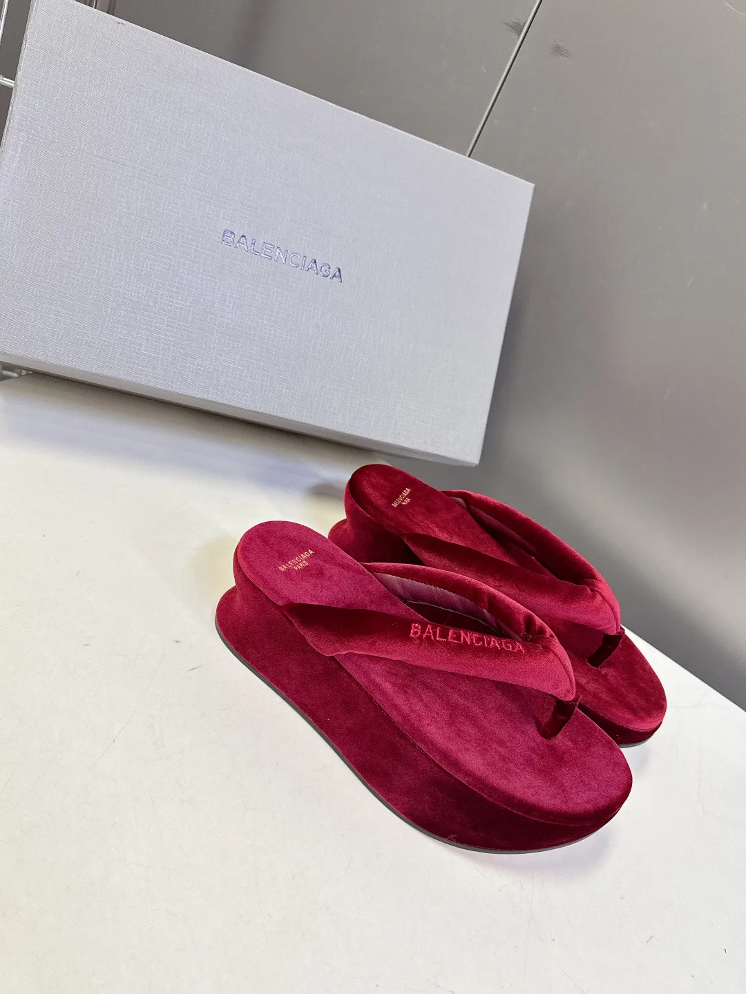 Шлепанцы Женские Balenciaga 14709509