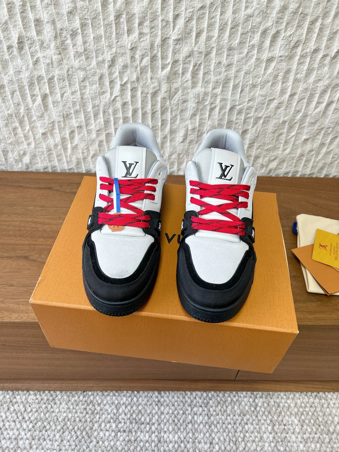 Кроссовки Женские Louis Vuitton 9885137
