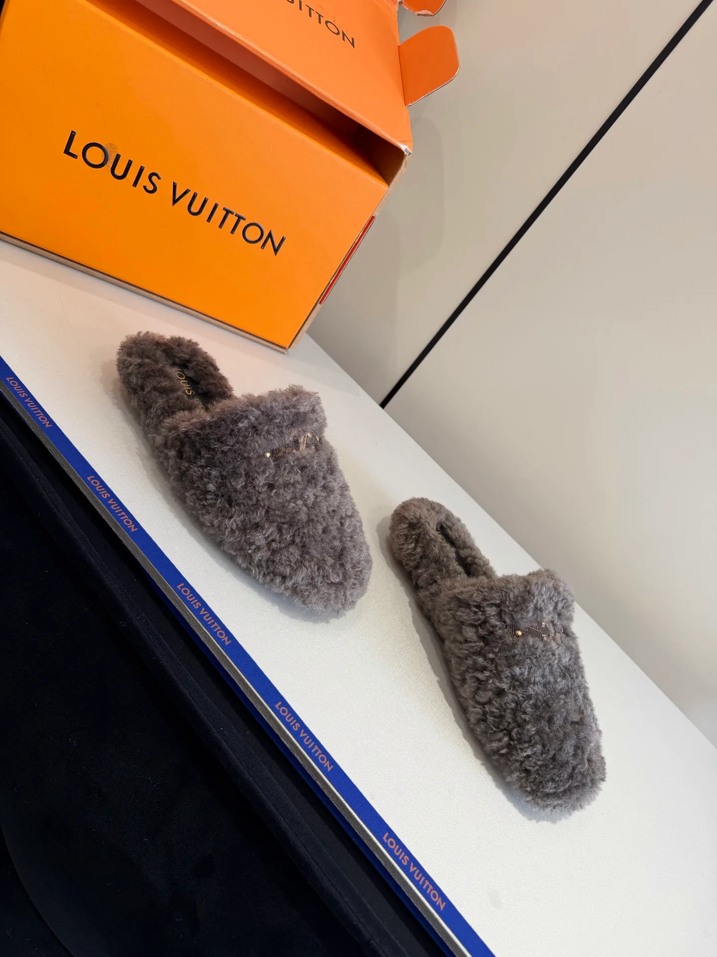 Тапочки Женские Louis Vuitton 20085249