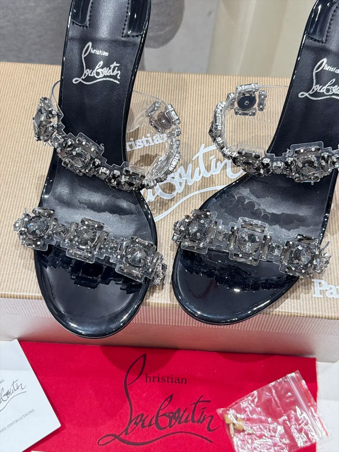 Босоножки Женские Christian Louboutin 19412296
