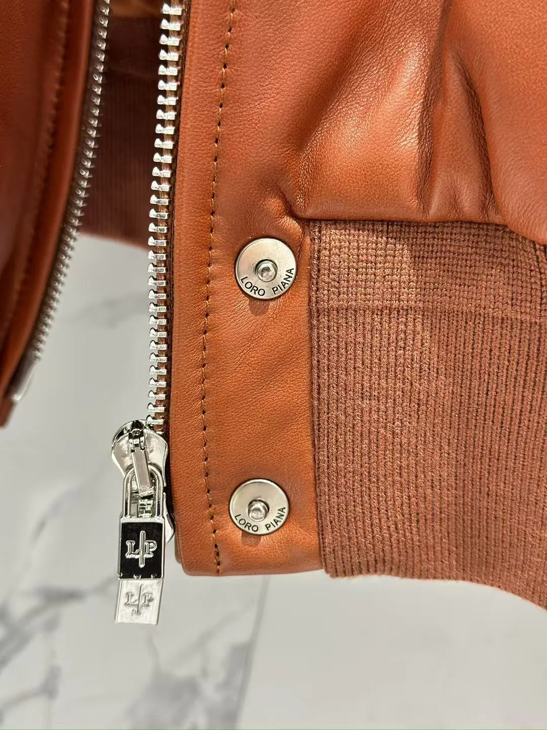 Кожаные Куртки И Дублёнки Женские Loro Piana 11700603