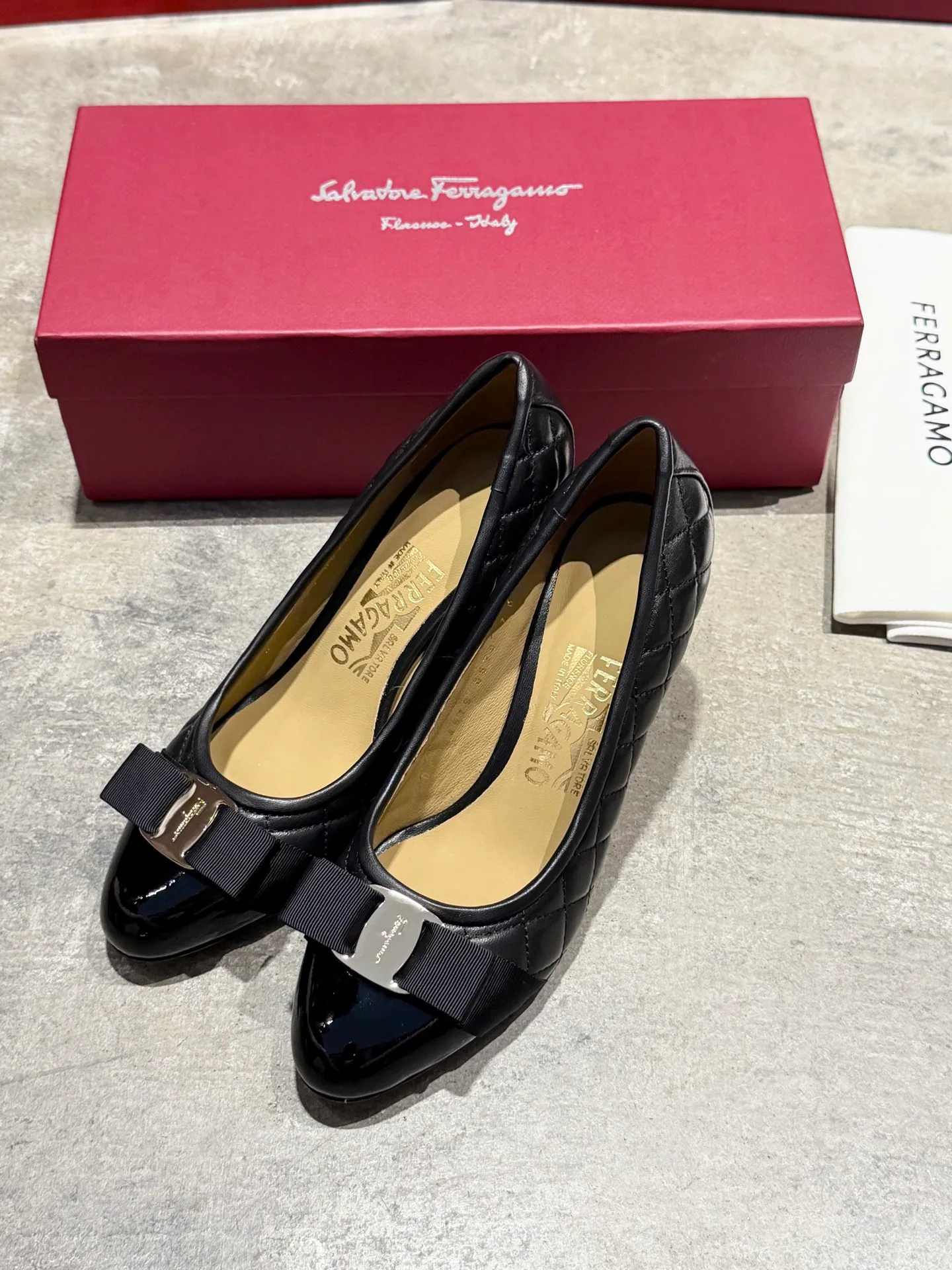 Балетки Женские Salvatore Ferragamo 17642578