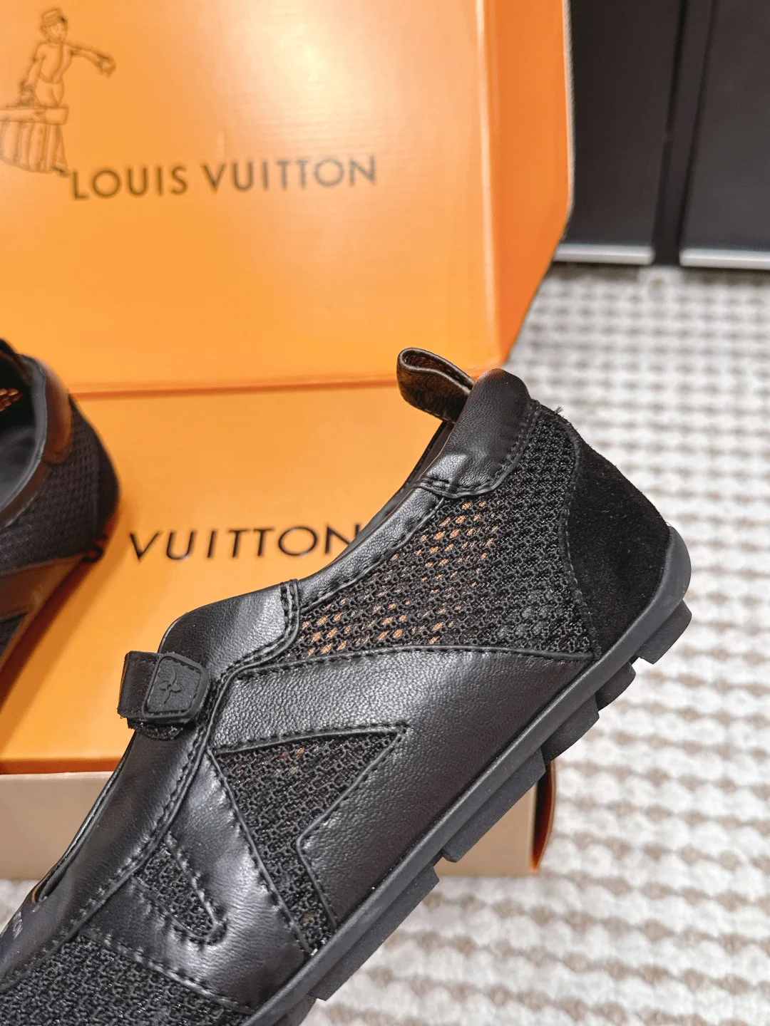 Кроссовки Женские Louis Vuitton 19043358