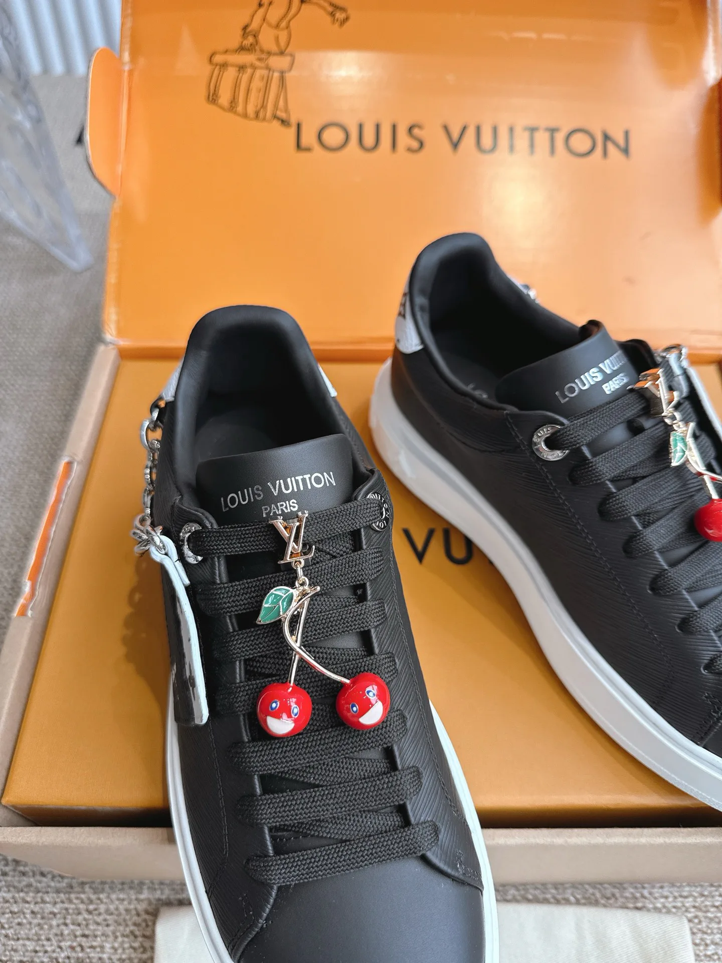 Кроссовки Женские Louis Vuitton 18702933