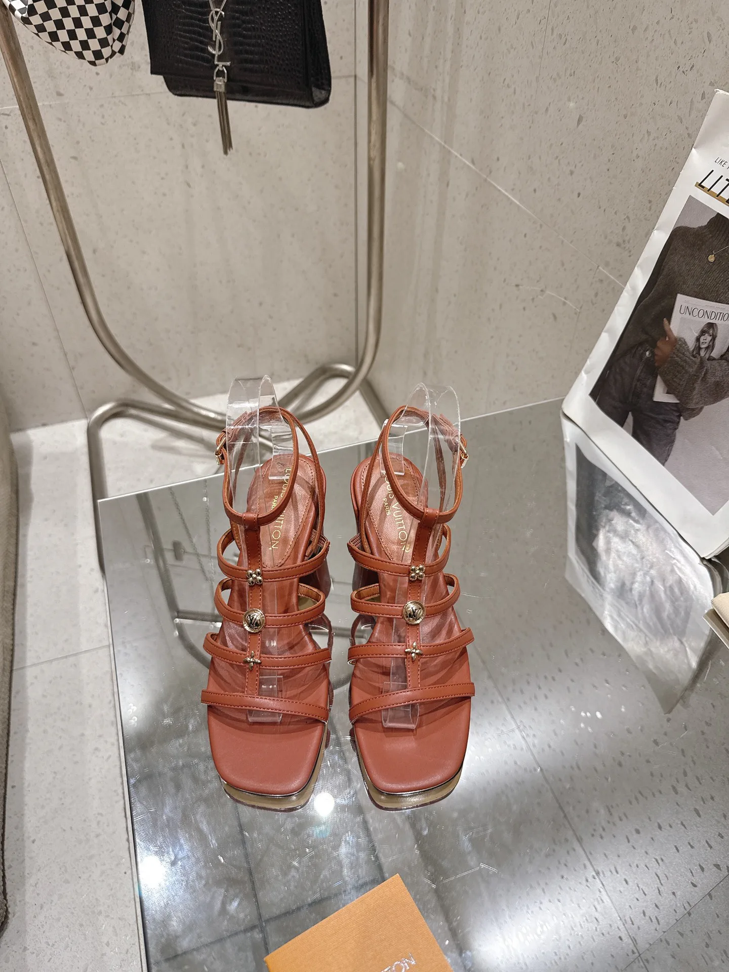 Босоножки Женские Louis Vuitton 17524784