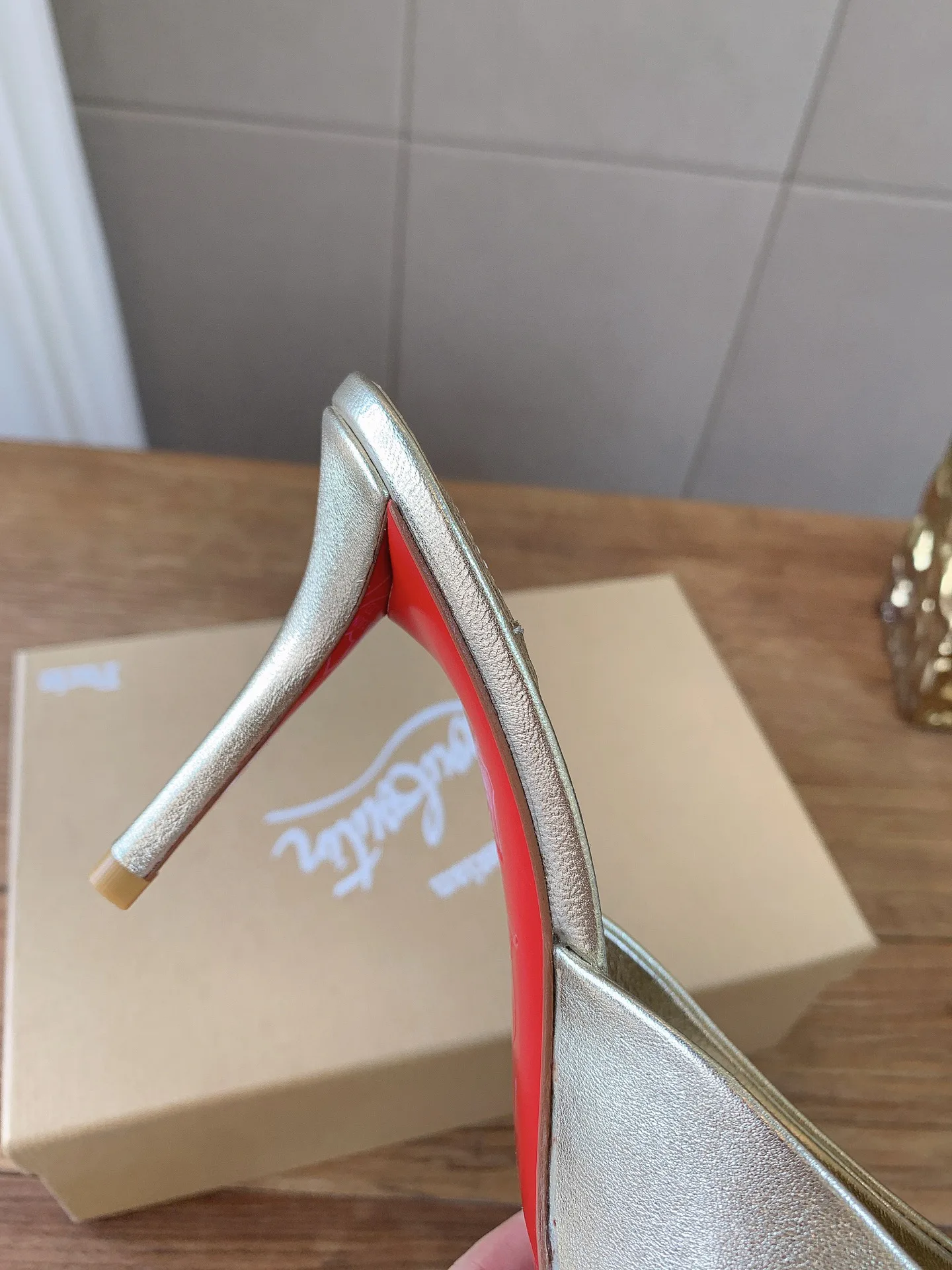 Туфли Женские Christian Louboutin 19673376
