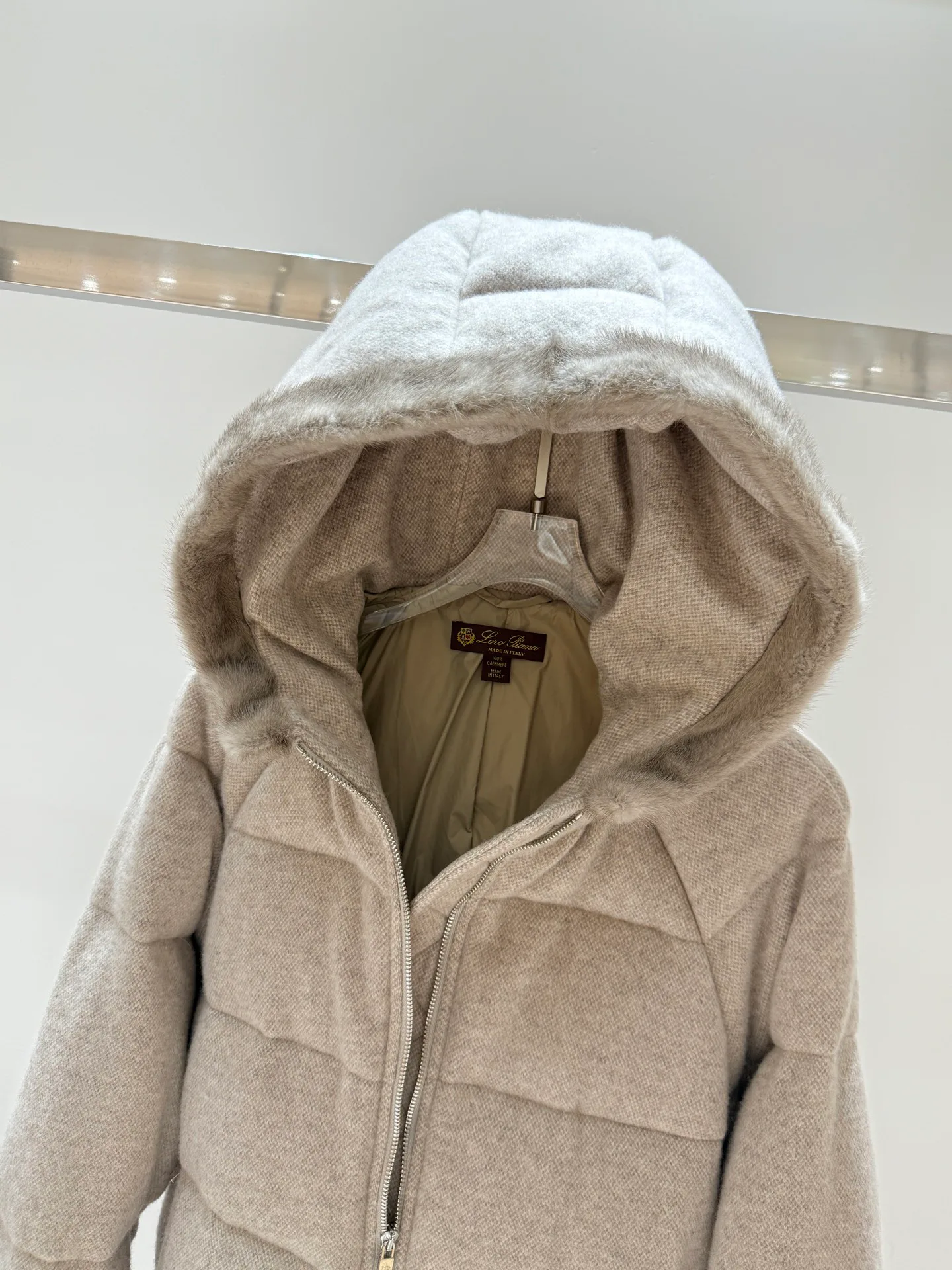 Куртки И Пуховики Женские Loro Piana 18082729