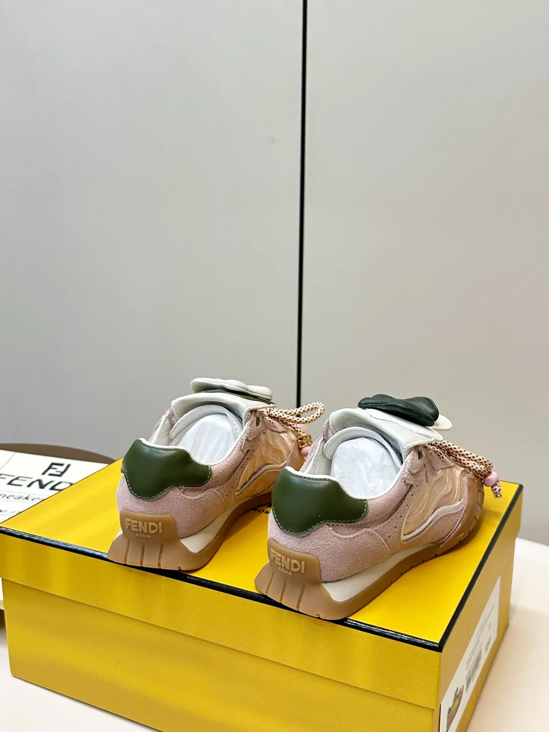 Кроссовки Женские Fendi 12835316