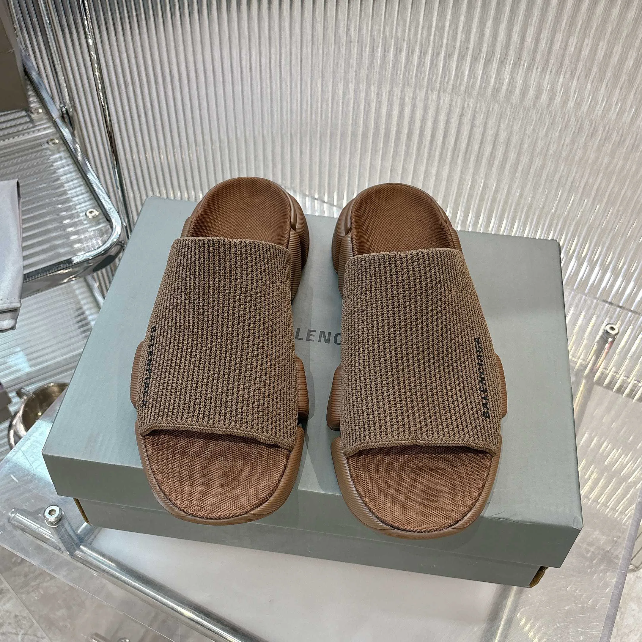 Шлепанцы Женские Balenciaga 17182654
